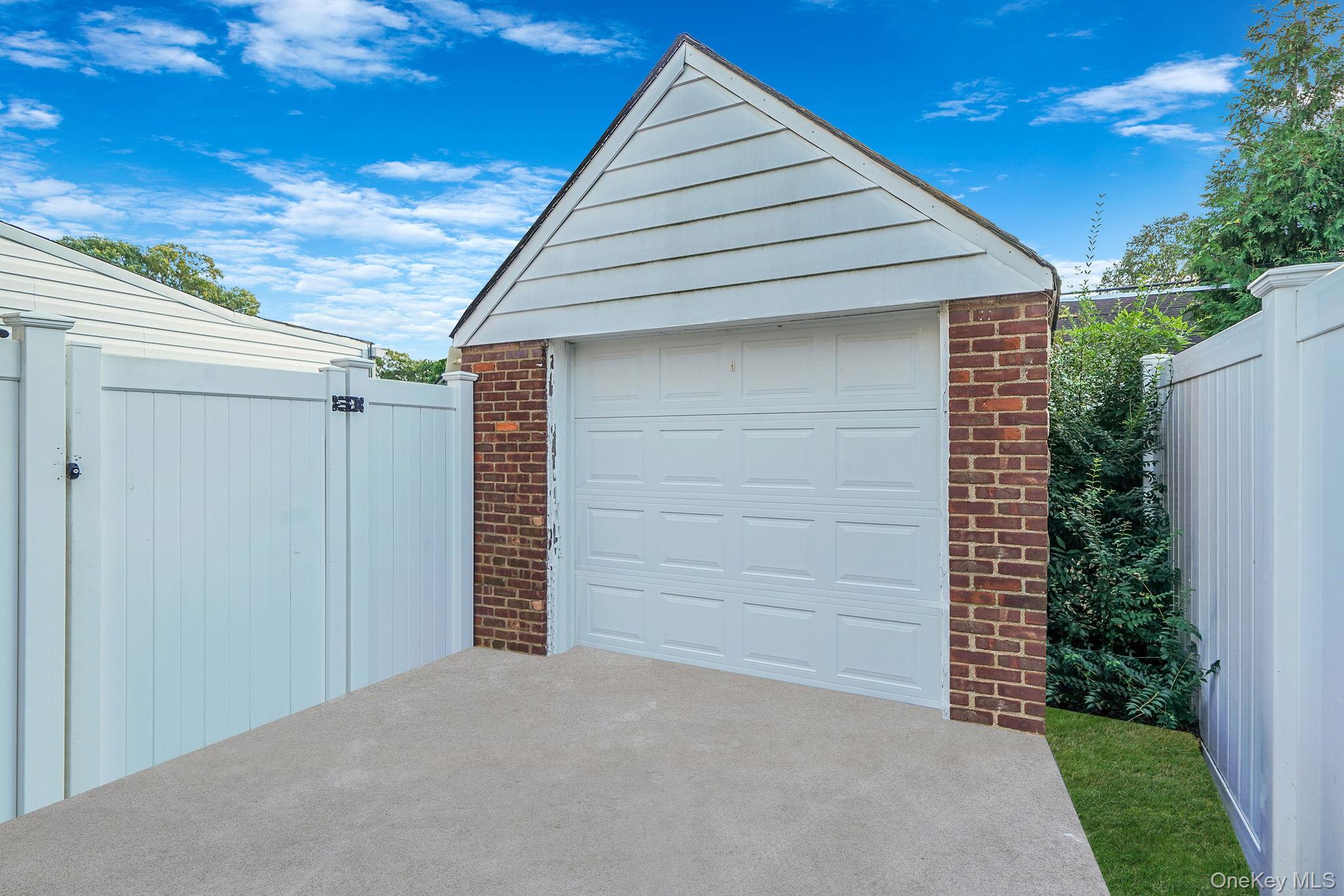 #4 photo, 182 Ann Street, ナッソー郡 Valley Stream , NY 11580