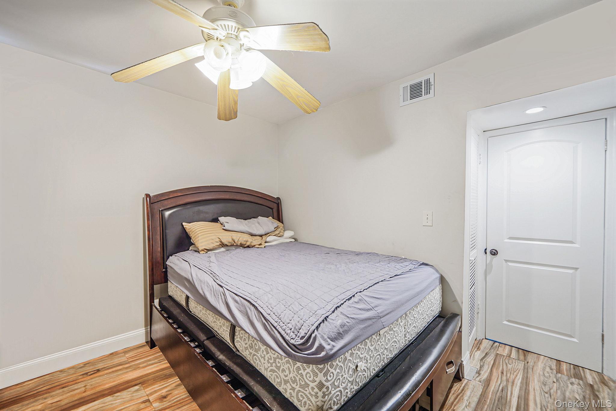 #9 photo, 182 Ann Street, ナッソー郡 Valley Stream , NY 11580