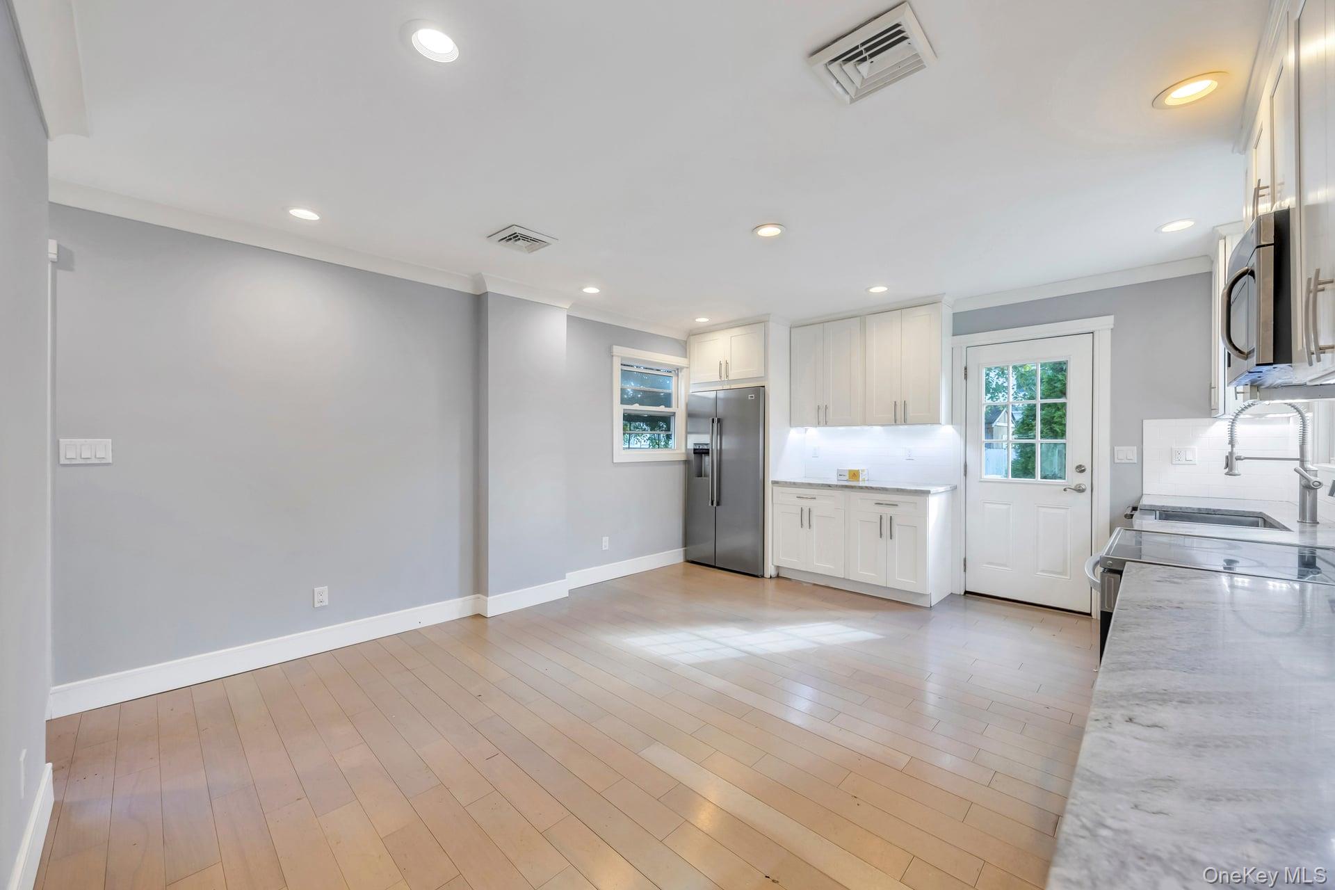 #10 photo, 259 35th Street, サフォーク郡 Lindenhurst , NY 11757