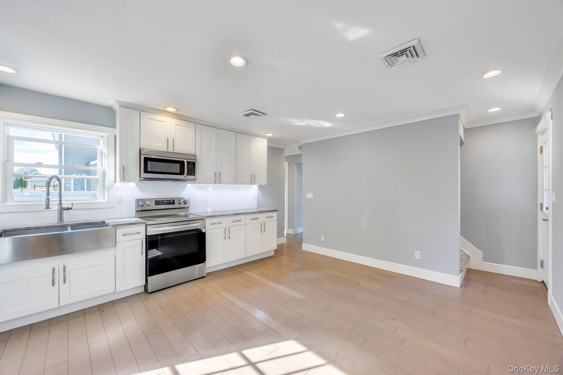 #11 photo, 259 35th Street, サフォーク郡 Lindenhurst , NY 11757