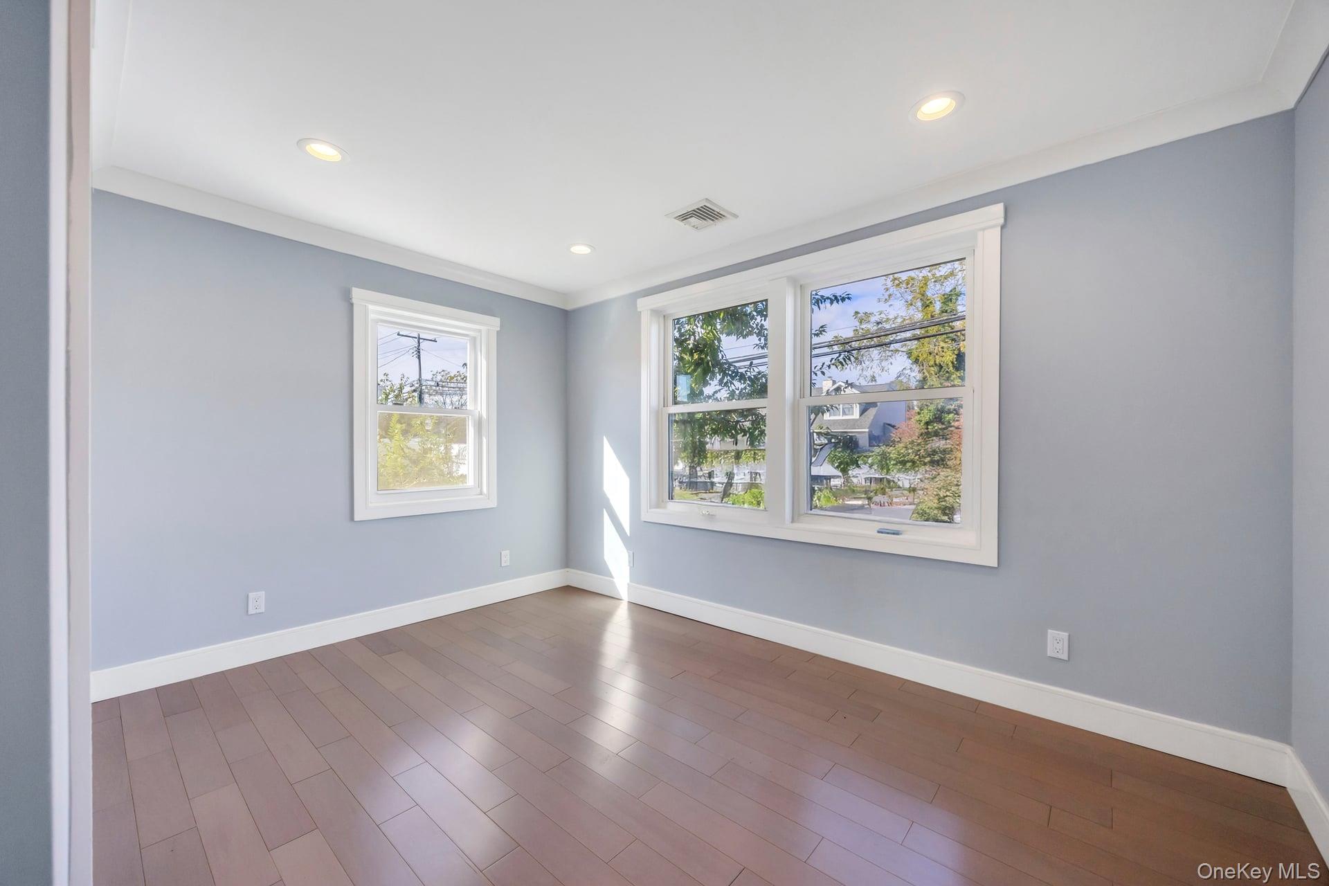 #15 photo, 259 35th Street, サフォーク郡 Lindenhurst , NY 11757