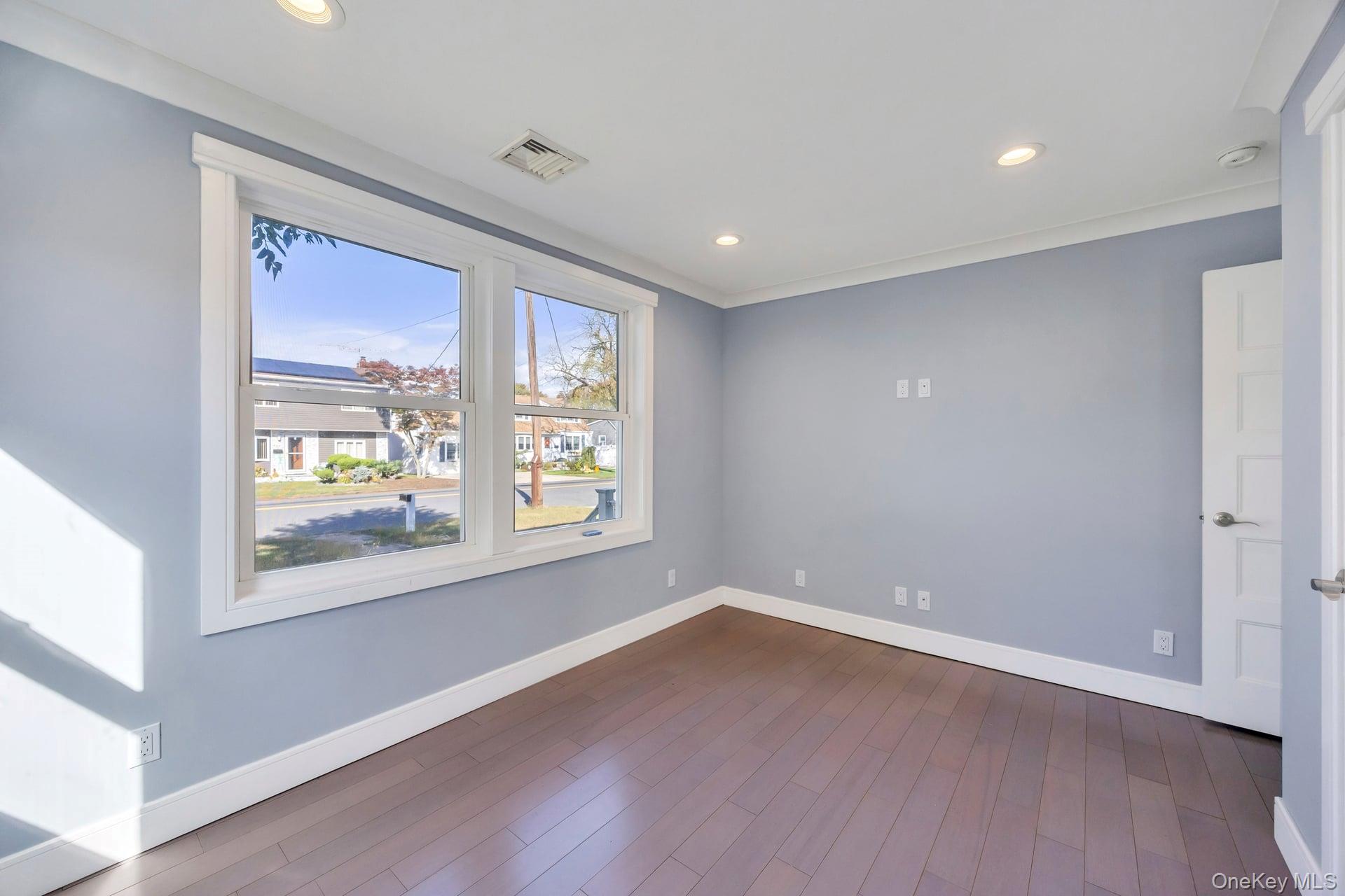 #16 photo, 259 35th Street, サフォーク郡 Lindenhurst , NY 11757