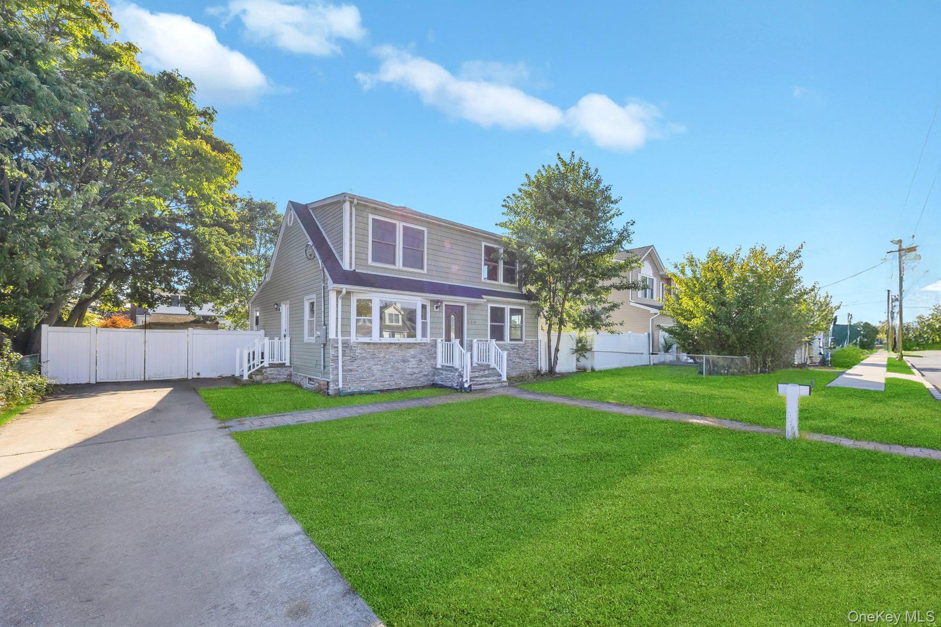 #2 photo, 259 35th Street, サフォーク郡 Lindenhurst , NY 11757