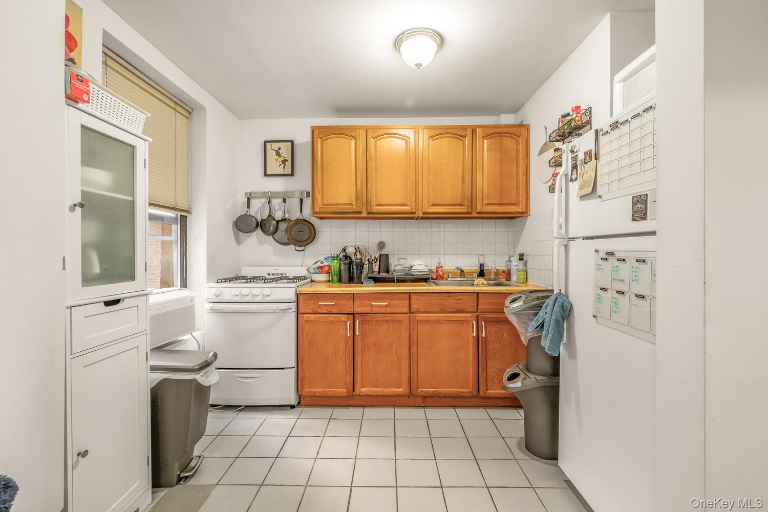 #14 photo, 3414 33rd Street, クイーンズ区 Astoria , NY 11106