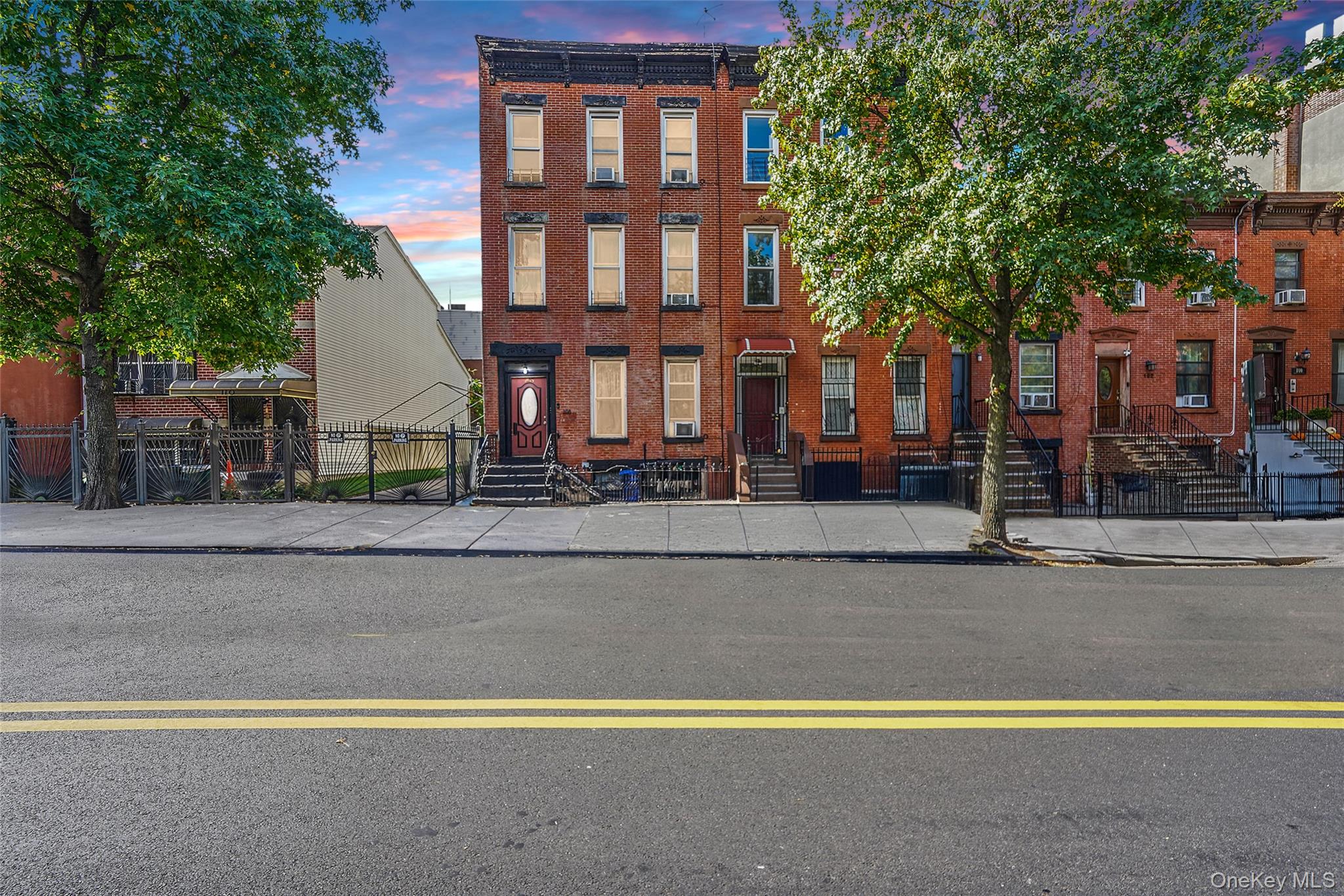 #2 photo, 108 Rockaway Avenue, ブルックリン区 Brooklyn , NY 11233