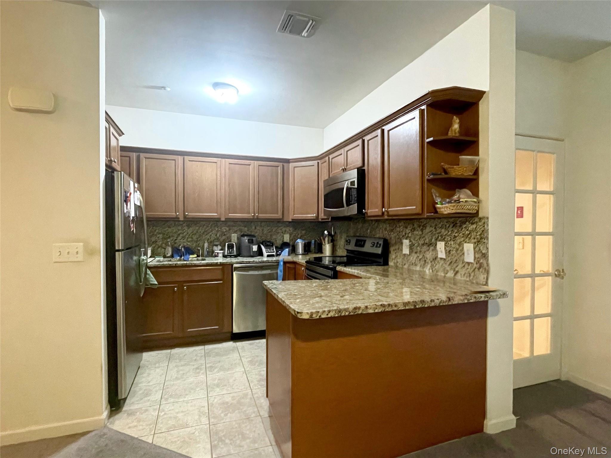 #3 photo, 272 Spring Drive, ナッソー郡 East Meadow , NY 11554