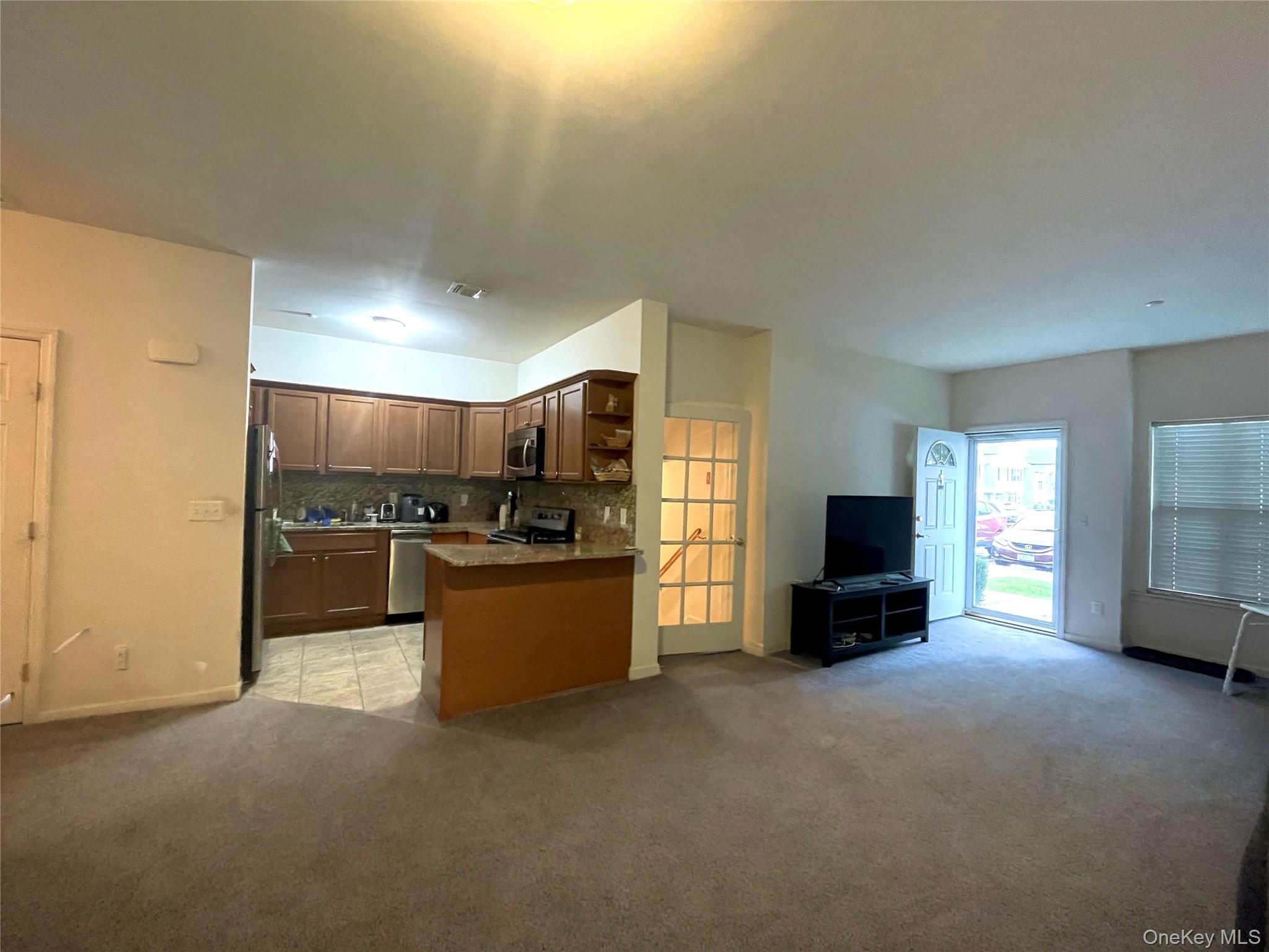 #4 photo, 272 Spring Drive, ナッソー郡 East Meadow , NY 11554