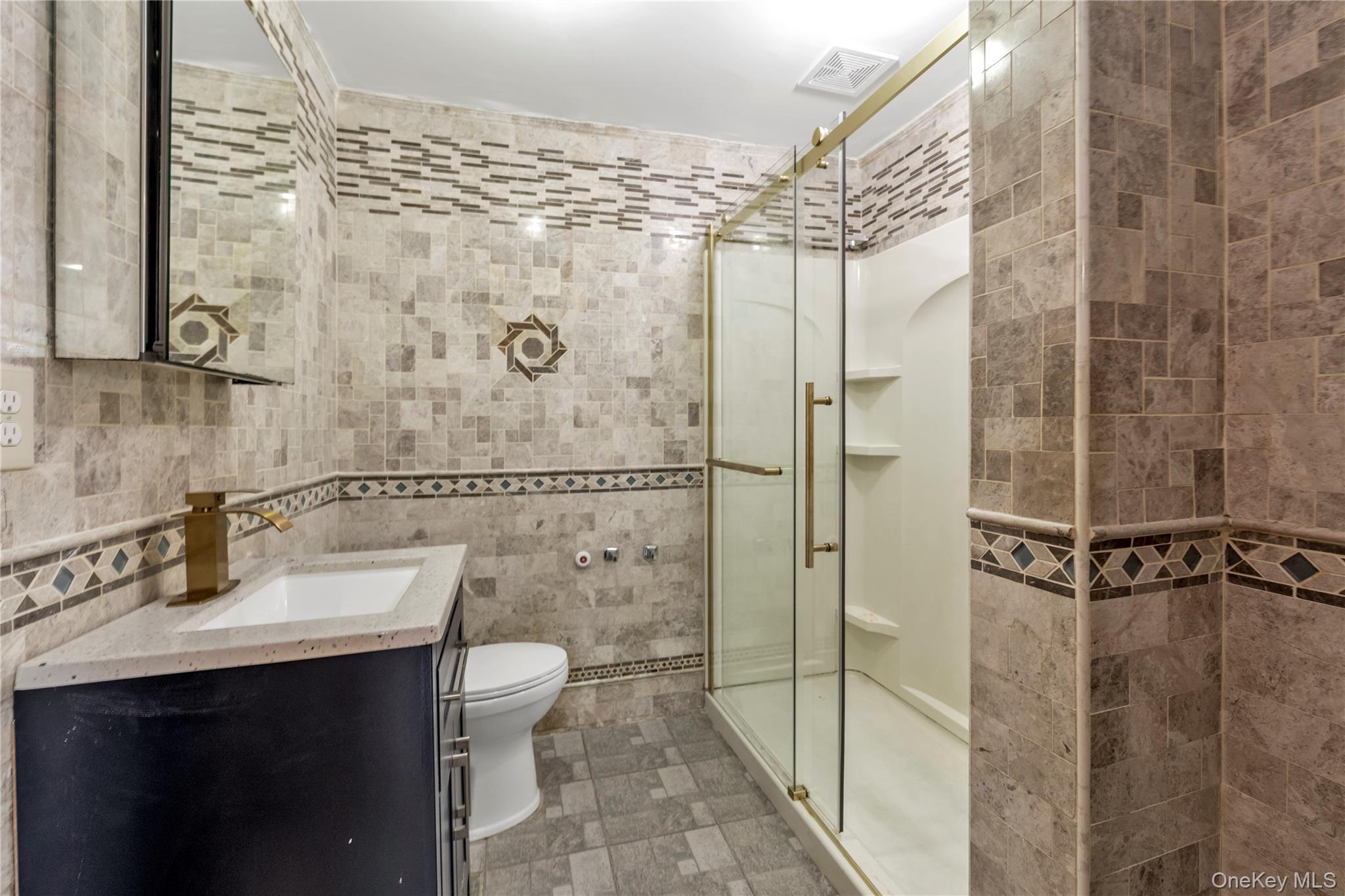 #11 photo, 7653 268th Street, クイーンズ区 Glen Oaks , NY 11040