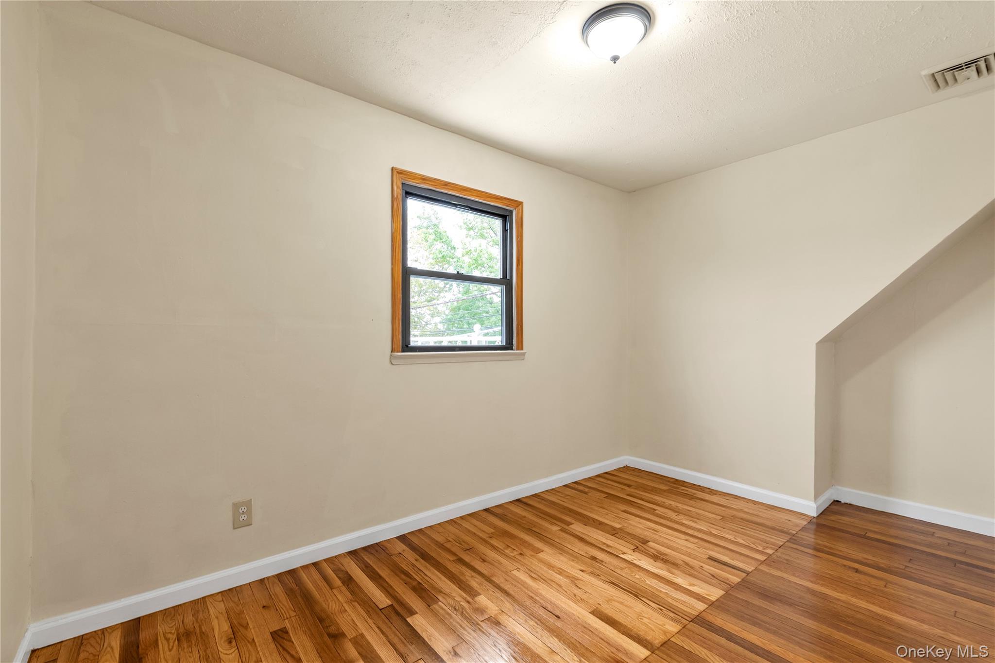 #13 photo, 7653 268th Street, クイーンズ区 Glen Oaks , NY 11040