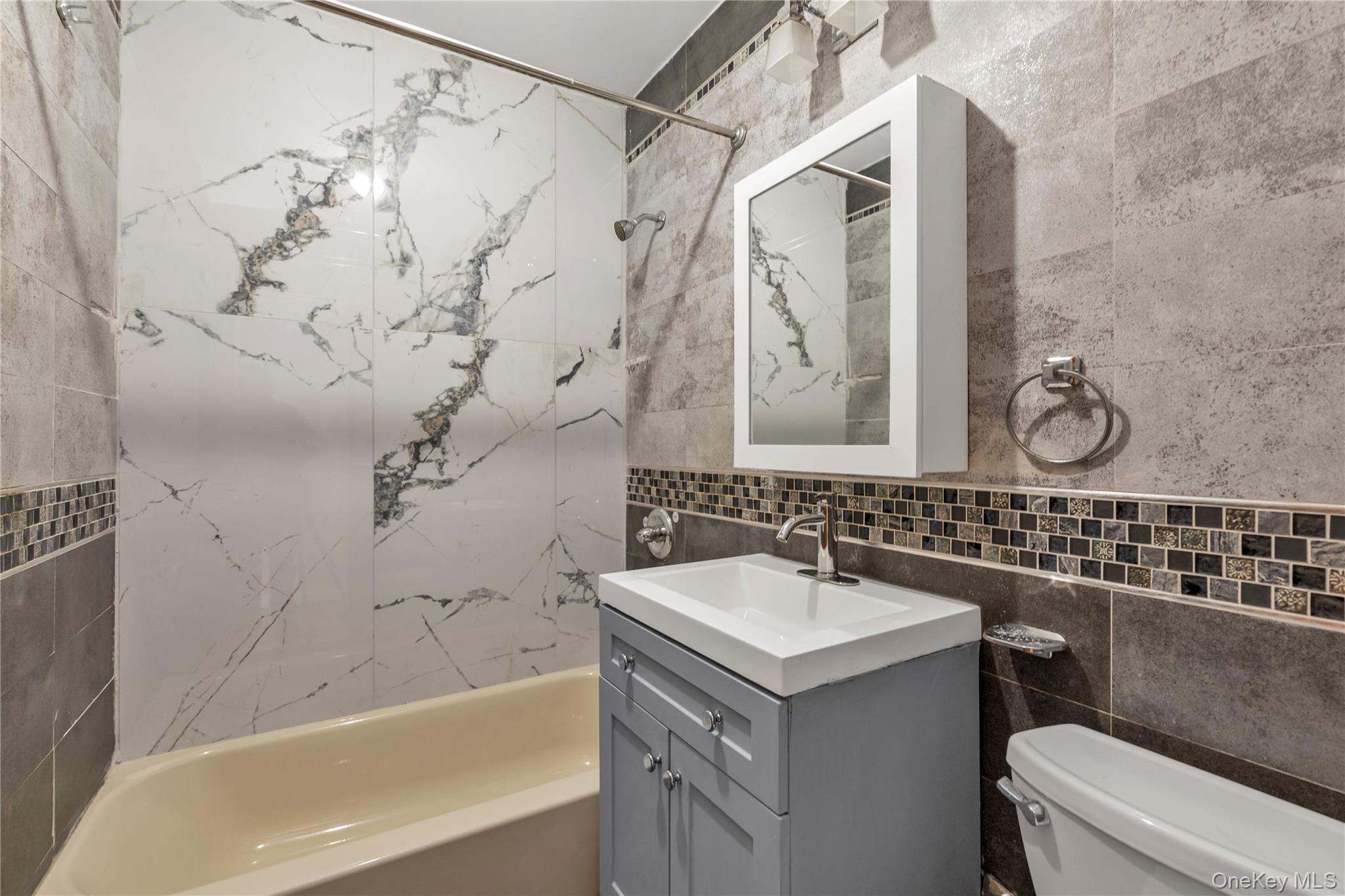 #16 photo, 7653 268th Street, クイーンズ区 Glen Oaks , NY 11040