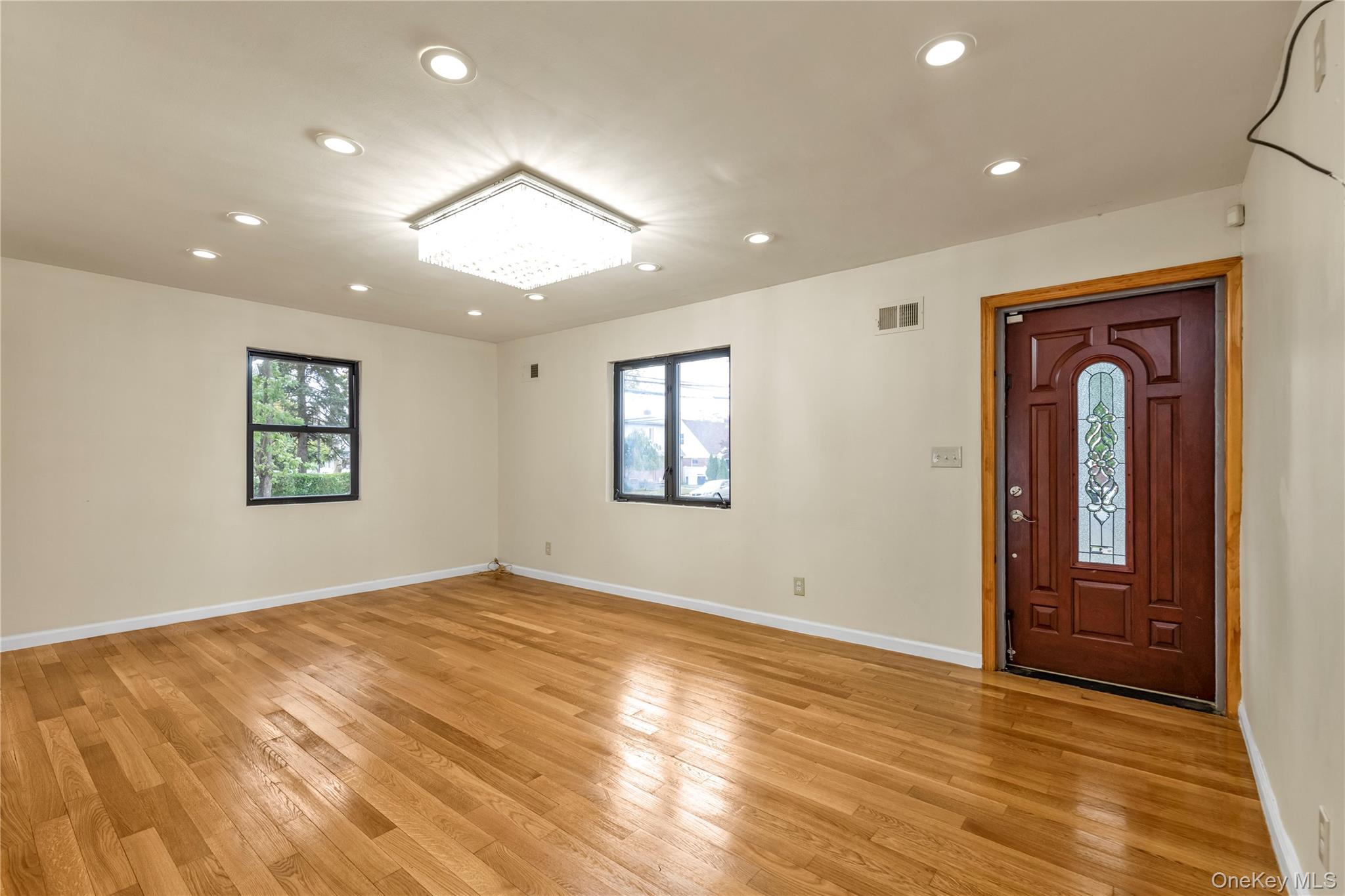 #2 photo, 7653 268th Street, クイーンズ区 Glen Oaks , NY 11040