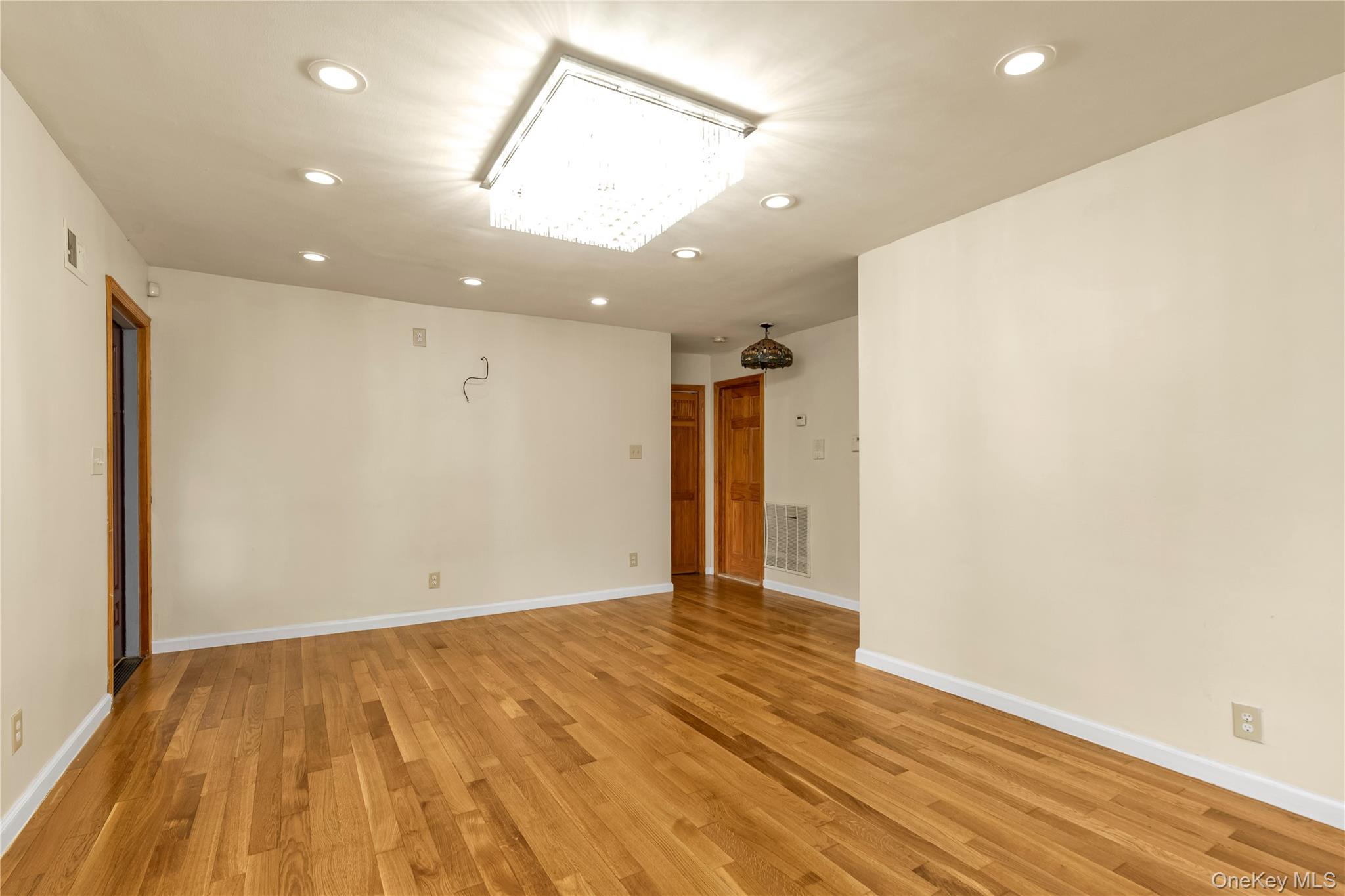 #3 photo, 7653 268th Street, クイーンズ区 Glen Oaks , NY 11040