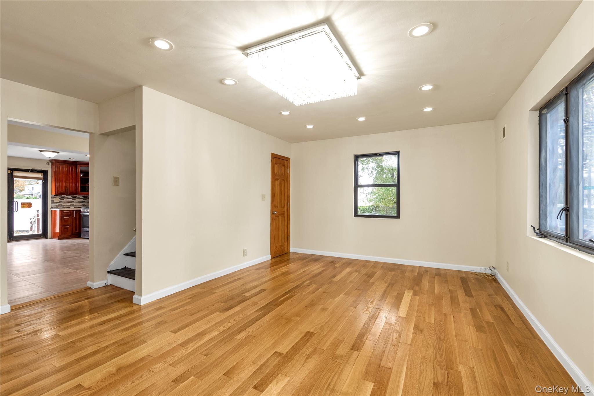 #4 photo, 7653 268th Street, クイーンズ区 Glen Oaks , NY 11040