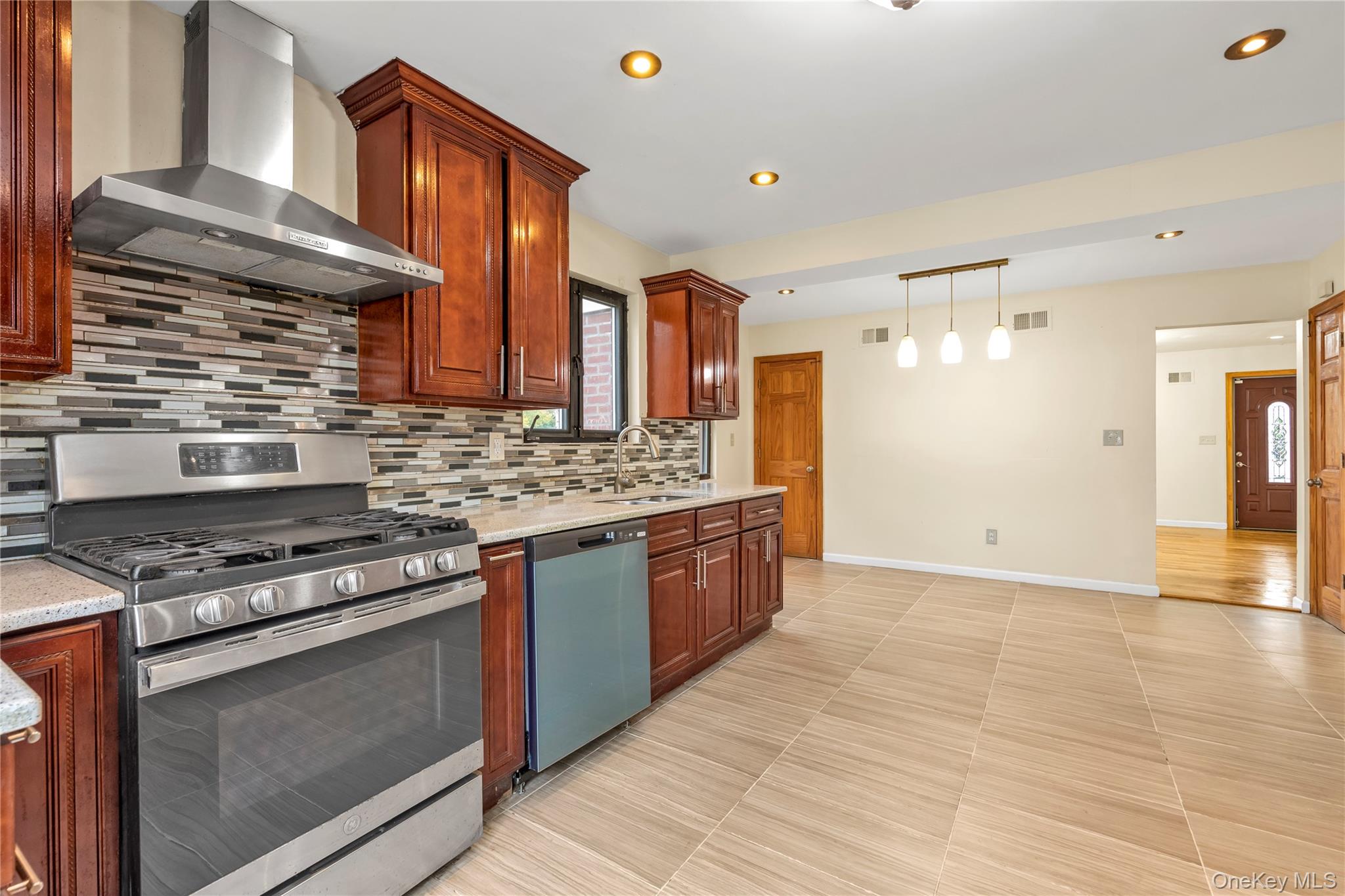 #7 photo, 7653 268th Street, クイーンズ区 Glen Oaks , NY 11040