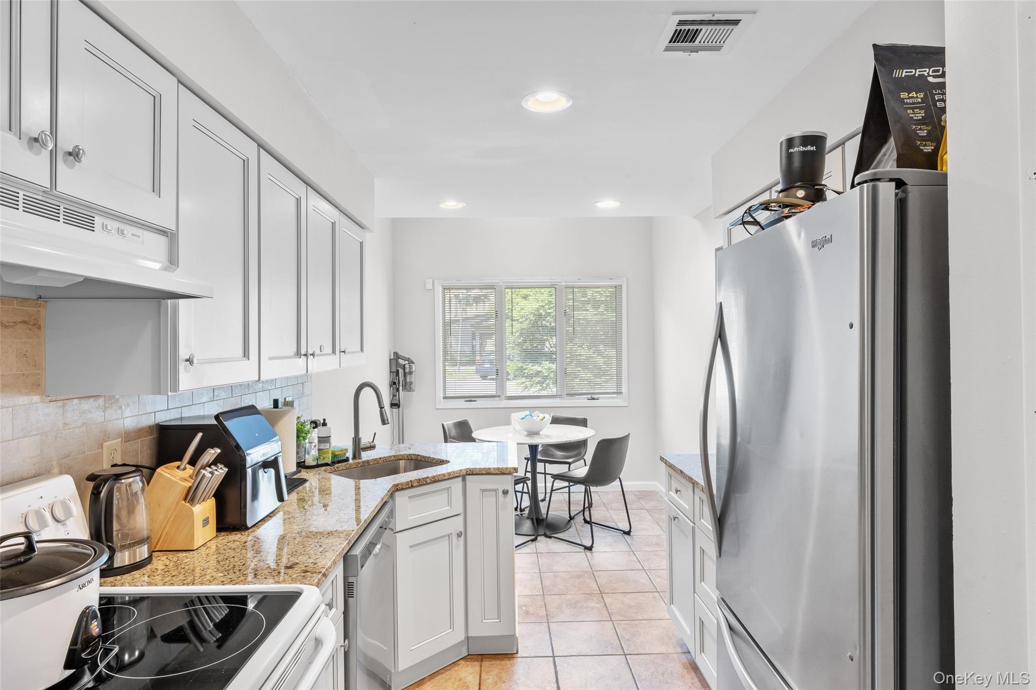 #3 photo, 25 Jeremy Circle, サフォーク郡 Nesconset , NY 11767