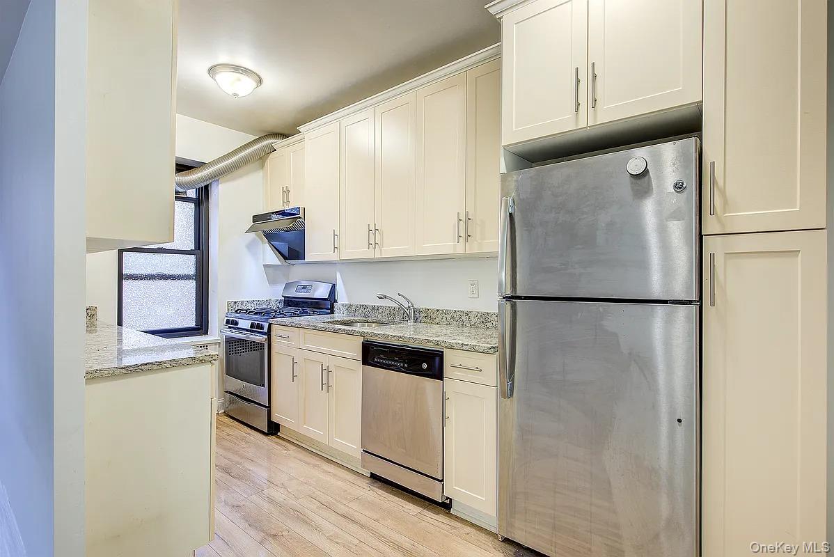 #11 photo, 67-76 Booth Street, Forest Hills , NY 11375