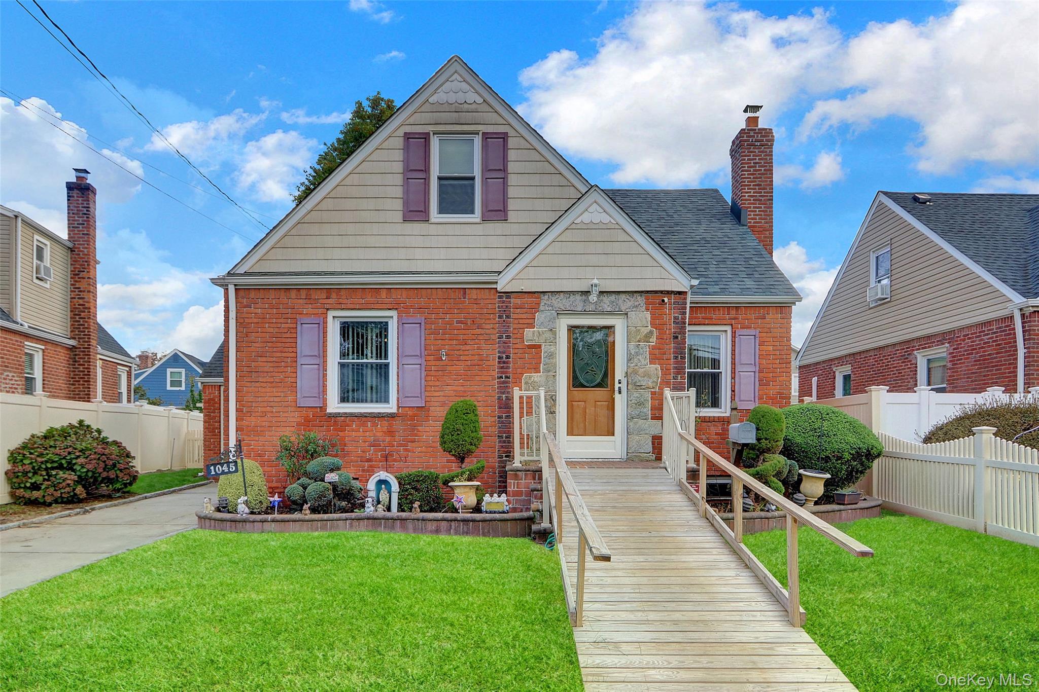 #1 photo, 1045 Cathedral Avenue, नासाउ काउंटी Franklin Square , NY 11010