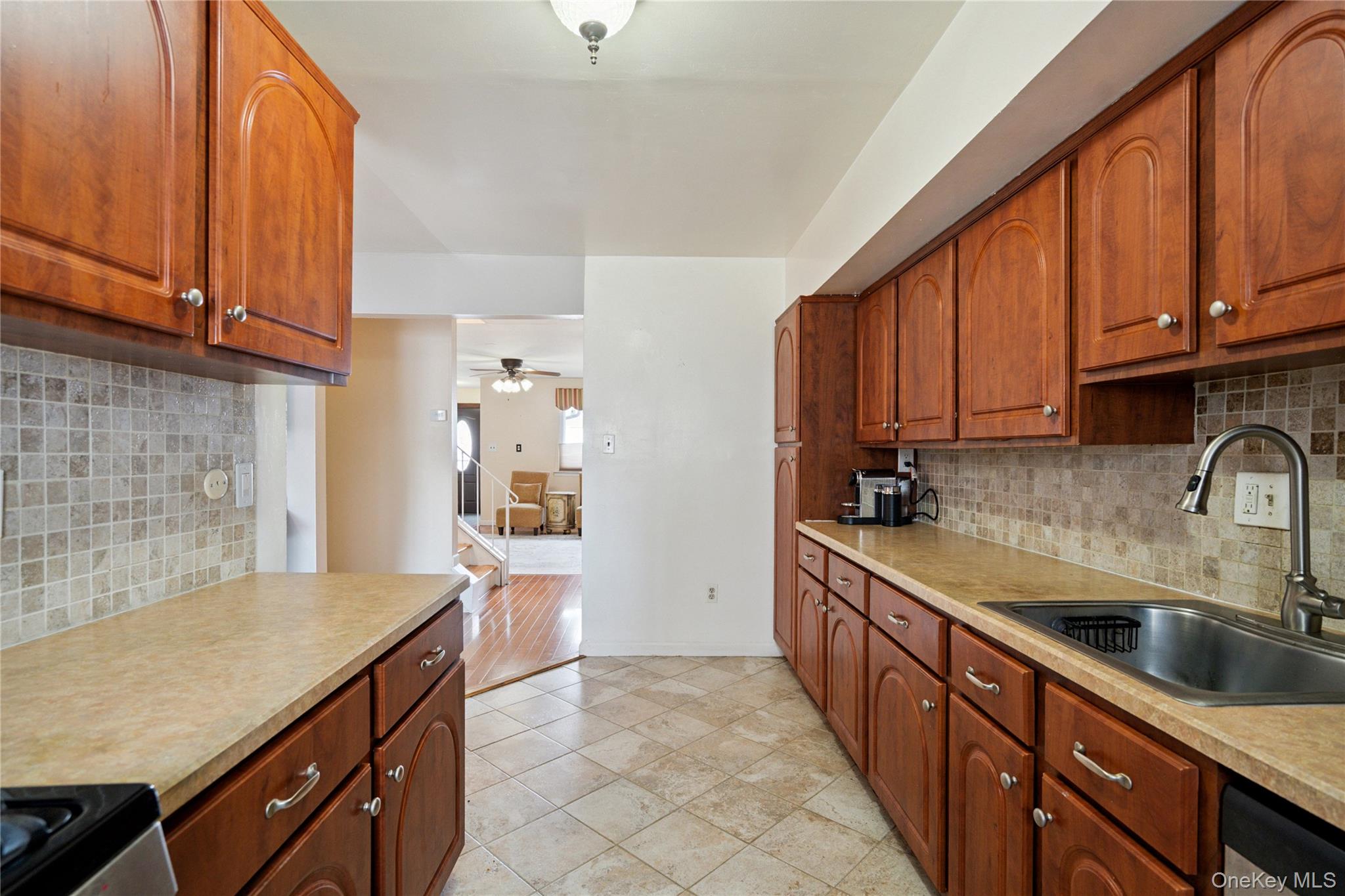 #14 photo, 88 E Valley Stream Boulevard, ナッソー郡 Valley Stream , NY 11580