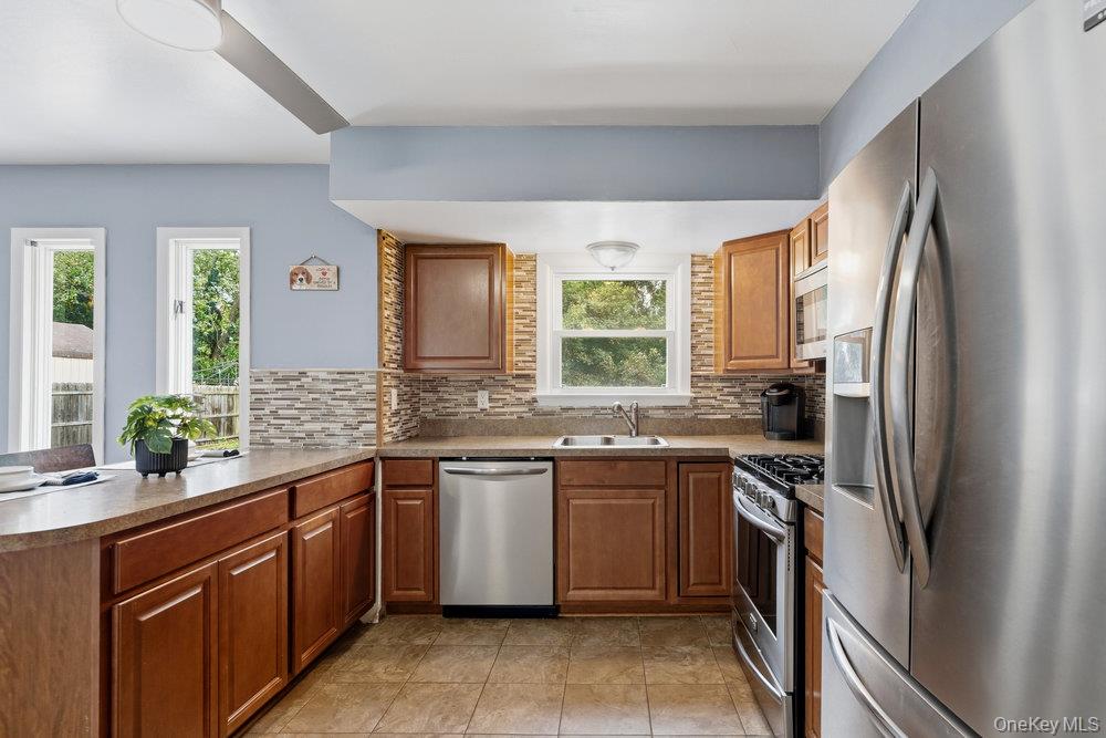 #14 photo, 10 Riverdale Avenue, サフォーク郡 Oakdale , NY 11769