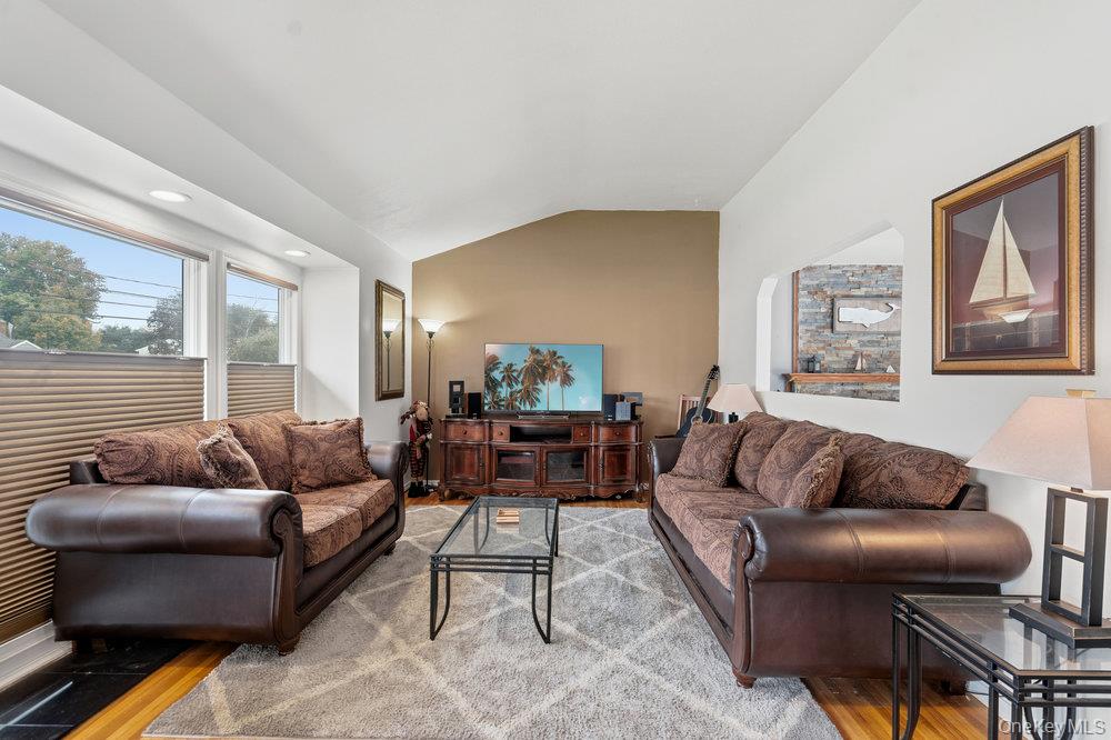 #2 photo, 10 Riverdale Avenue, サフォーク郡 Oakdale , NY 11769