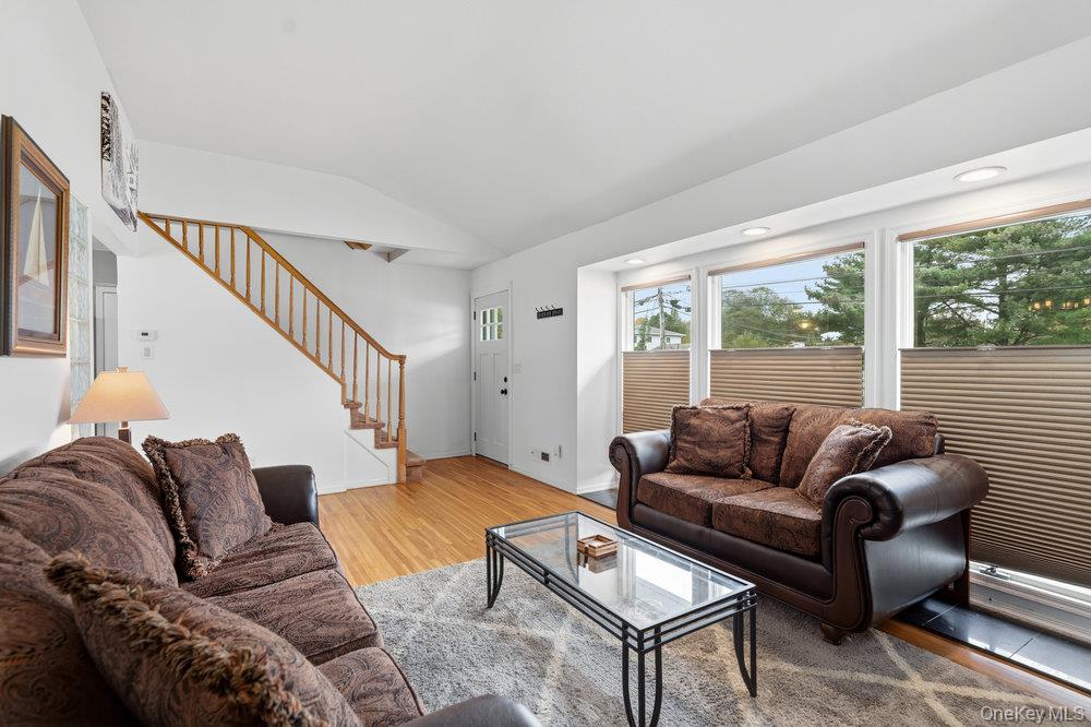 #3 photo, 10 Riverdale Avenue, サフォーク郡 Oakdale , NY 11769