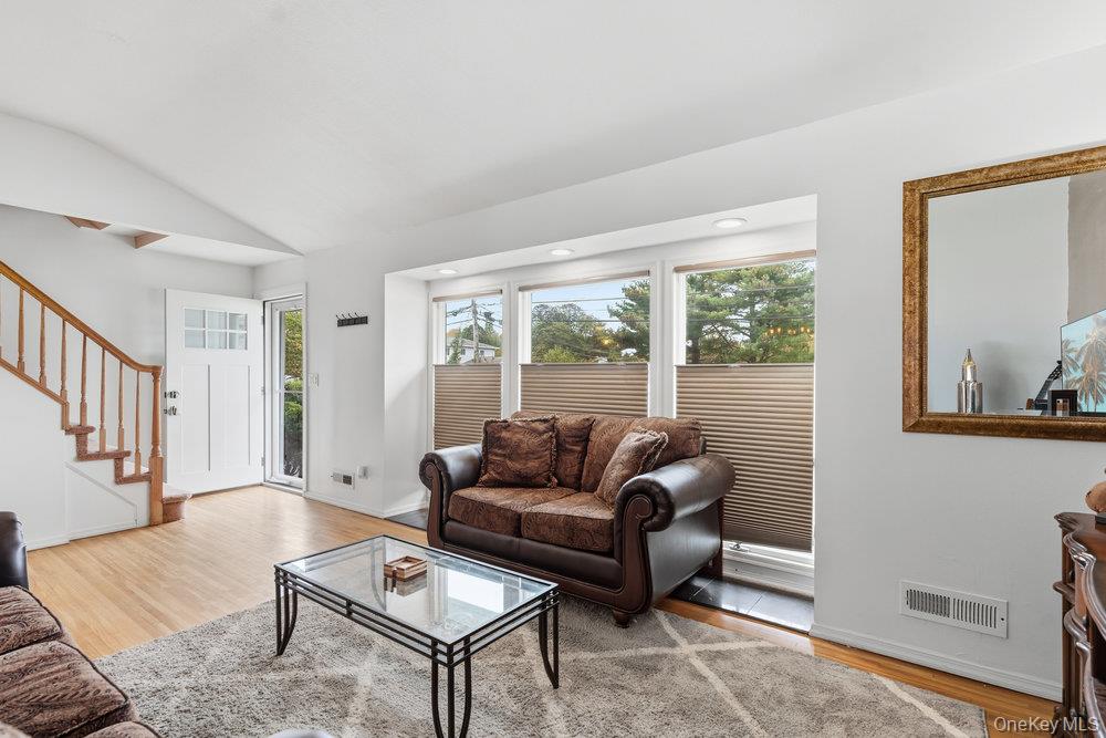 #6 photo, 10 Riverdale Avenue, サフォーク郡 Oakdale , NY 11769