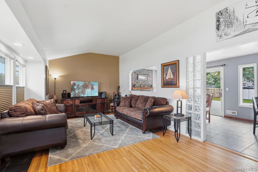 #8 photo, 10 Riverdale Avenue, サフォーク郡 Oakdale , NY 11769