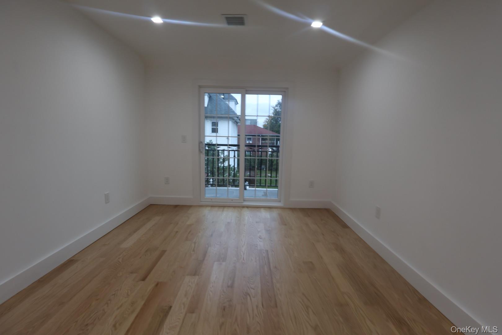 #9 photo, 3836 215th Street, クイーンズ区 Bayside , NY 11361