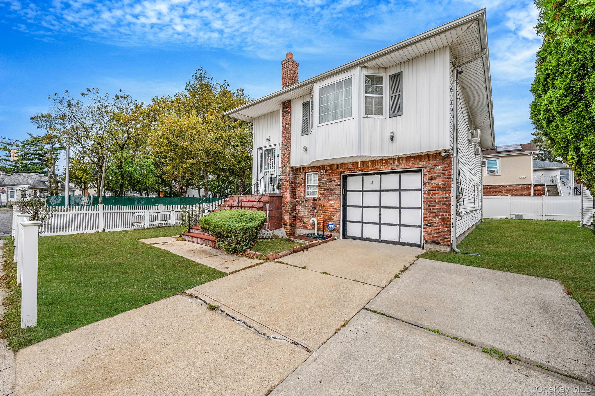 #2 photo, 3 Tompkins Place, ナッソー郡 Hempstead , NY 11550