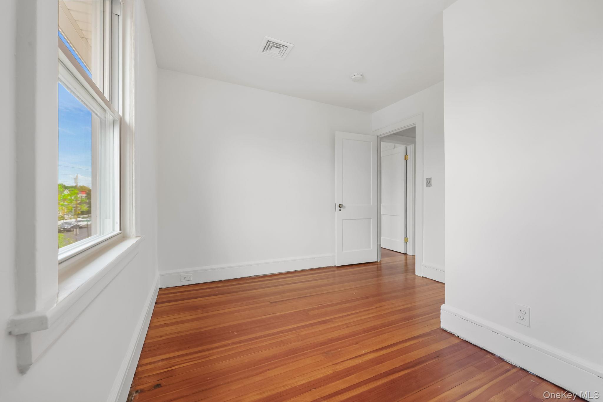 #16 photo, 44 Rhodes Street, New Rochelle , NY 10801