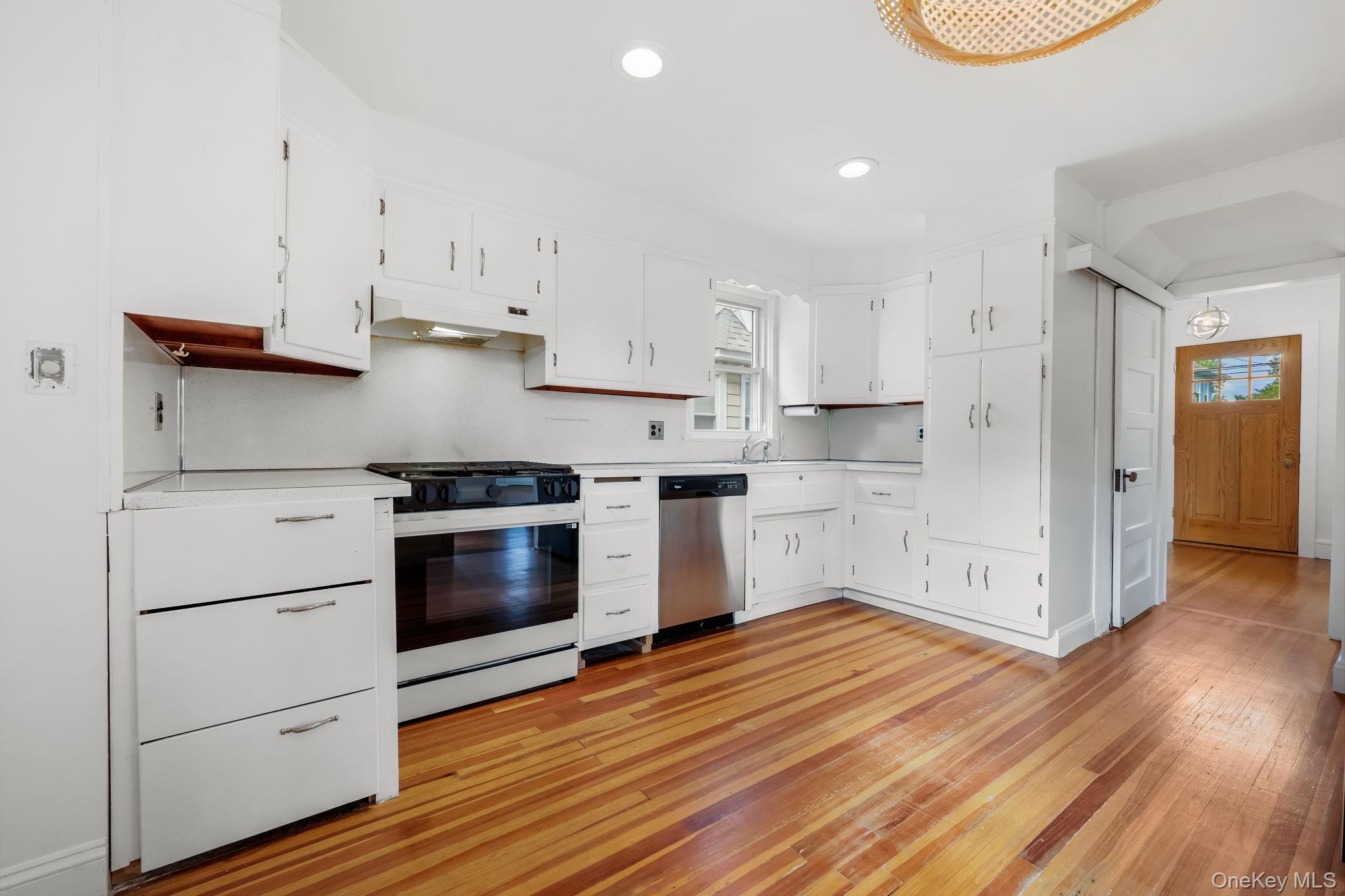 #8 photo, 44 Rhodes Street, New Rochelle , NY 10801