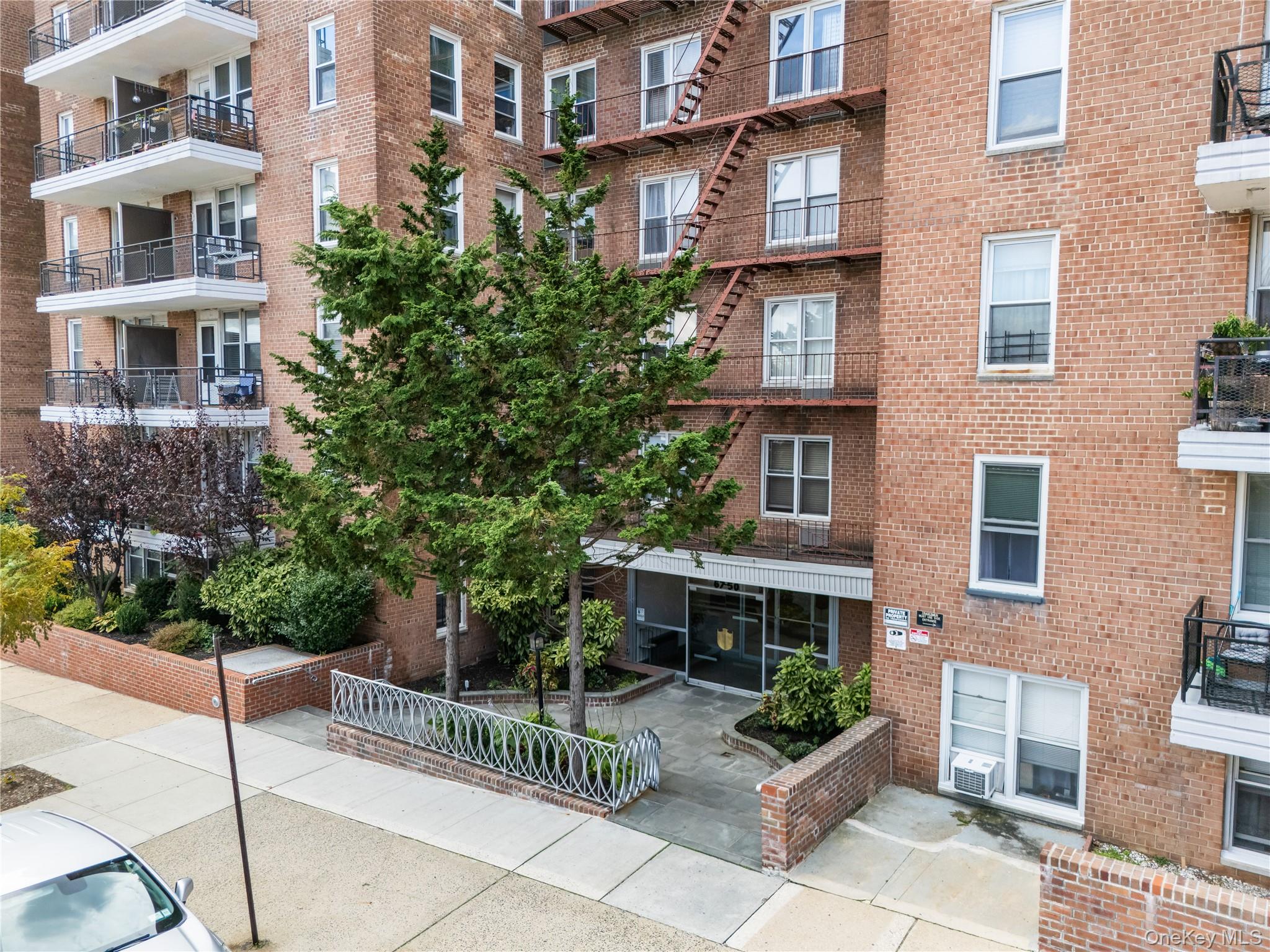 #3 photo, 67-50 Thornton Place, クイーンズ区 Forest Hills , NY 11375