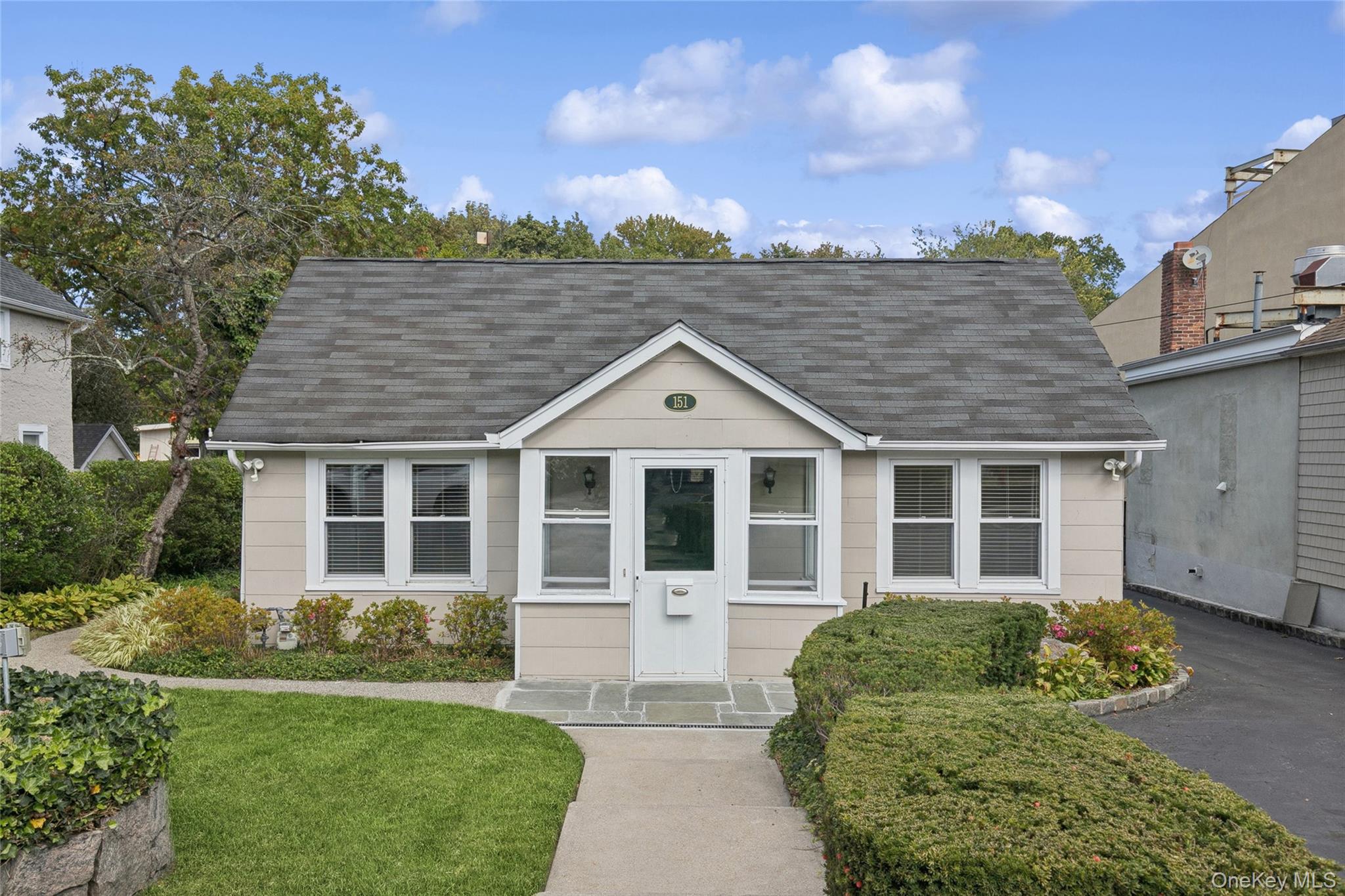 #1 photo, 151 Steamboat Road, ナッソー郡 Great Neck , NY 11024