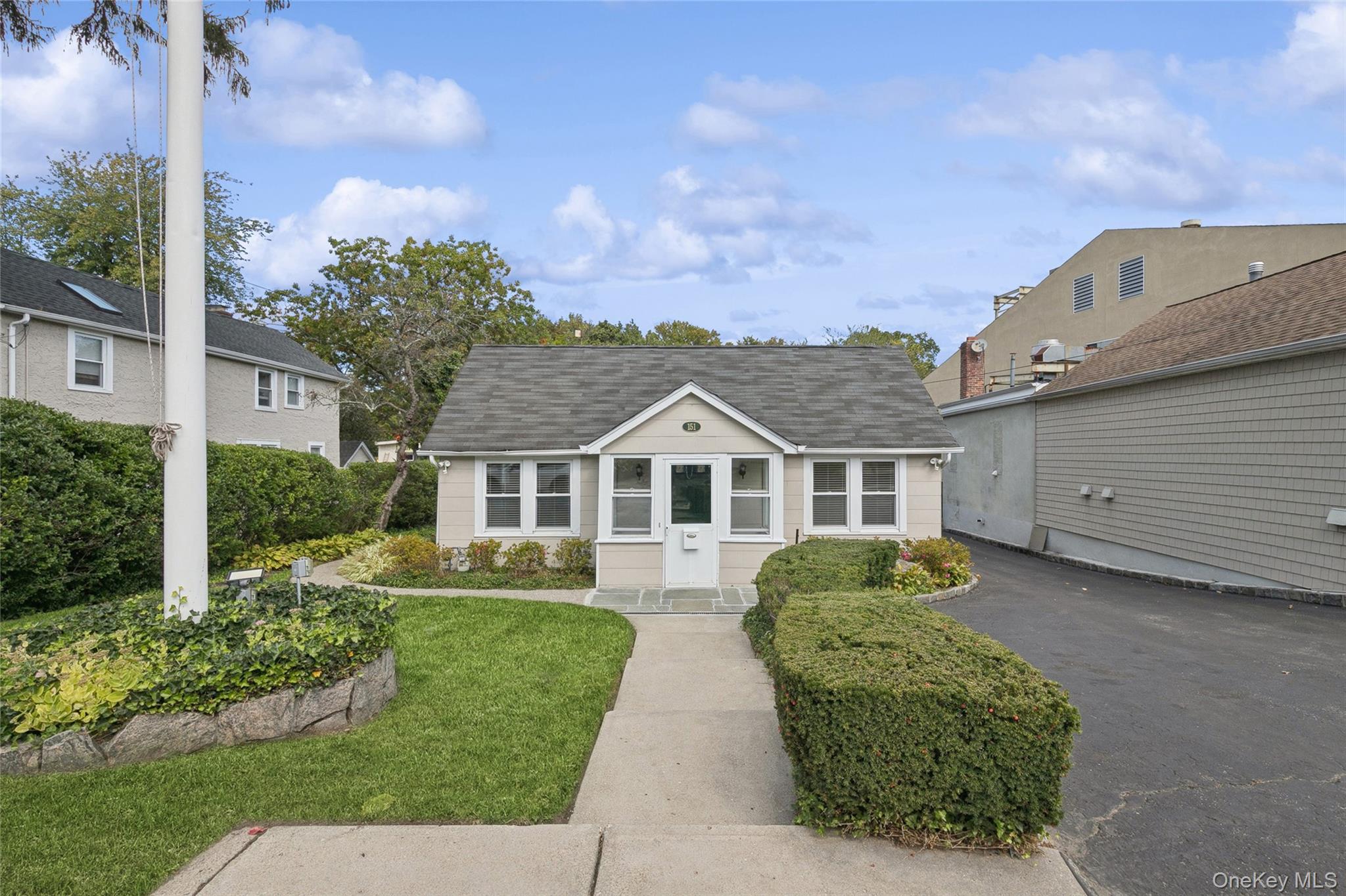 #2 photo, 151 Steamboat Road, ナッソー郡 Great Neck , NY 11024