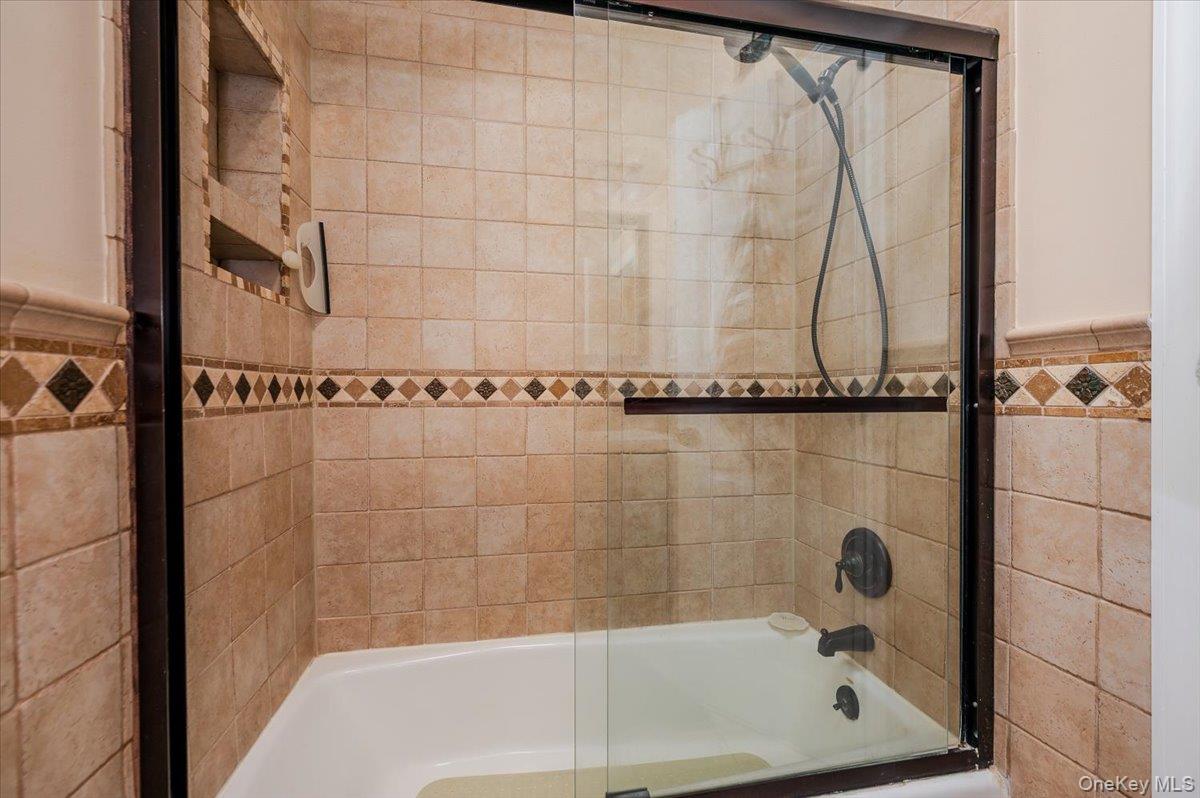 #20 photo, 165 Davis Avenue, ナッソー郡 Inwood , NY 11096