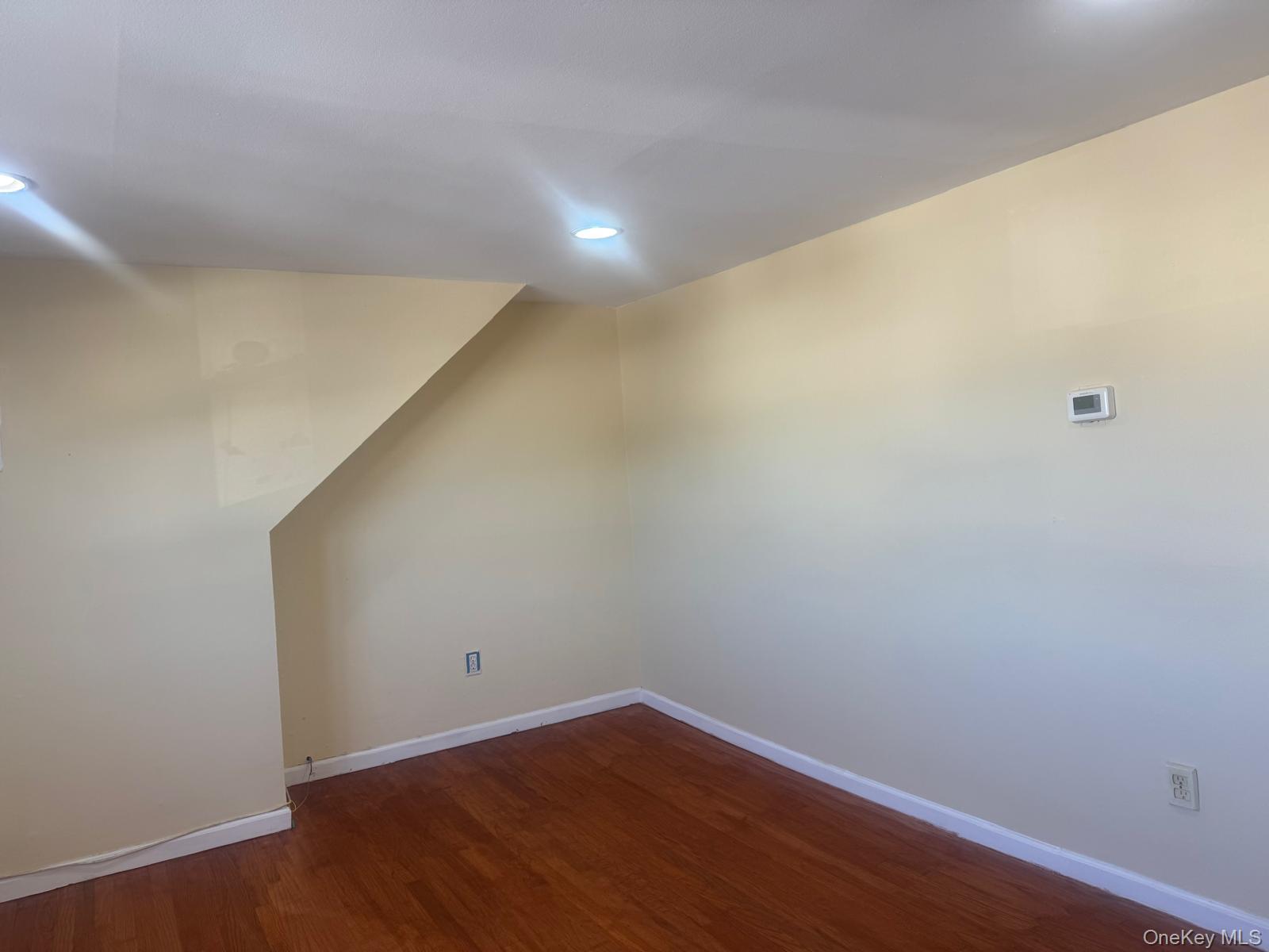 #1 photo, 1325 Journal Avenue, नासाउ काउंटी Elmont , NY 11003