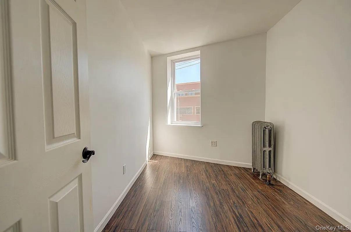 #11 photo, 72-47 Metropolitan Avenue, クイーンズ区 Middle Village , NY 11379