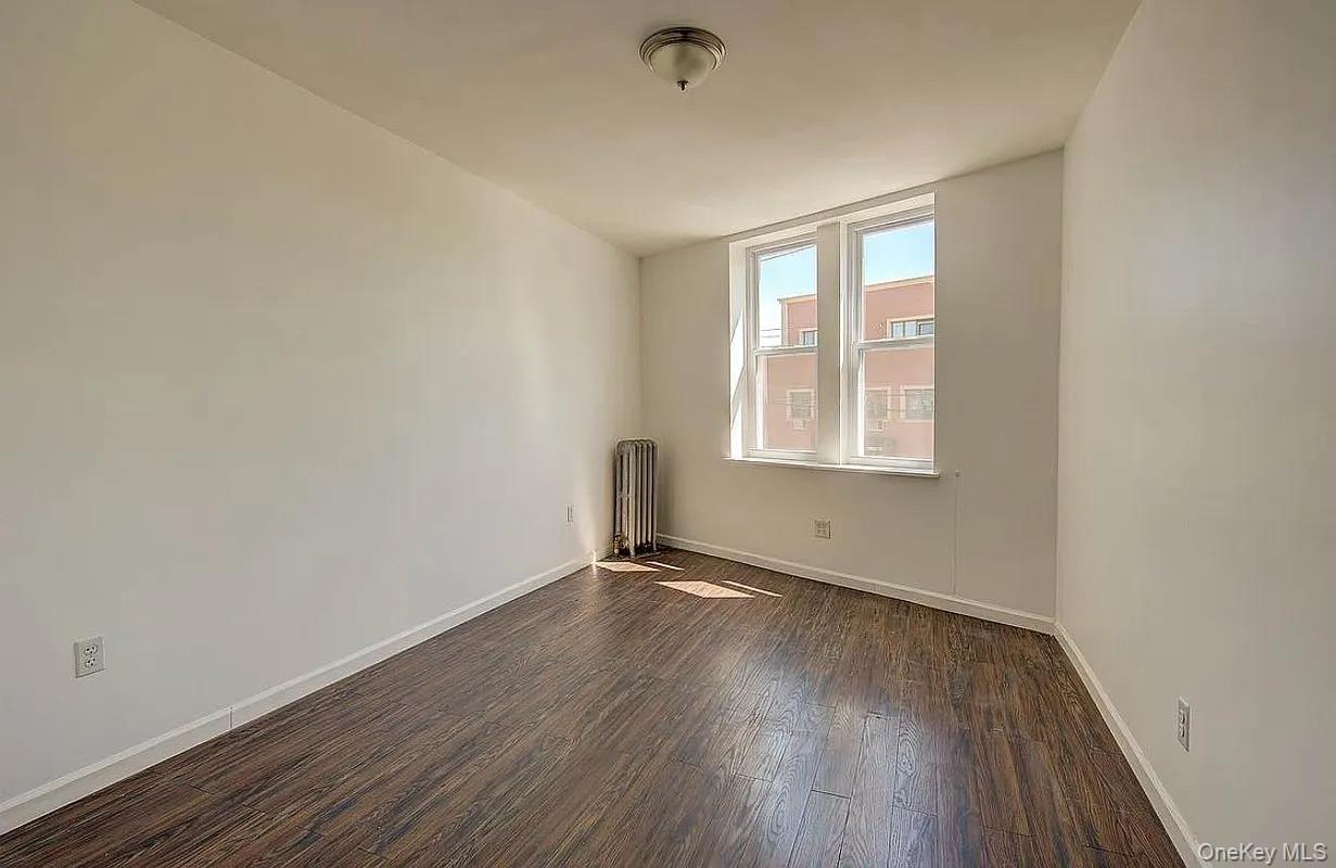 #7 photo, 72-47 Metropolitan Avenue, クイーンズ区 Middle Village , NY 11379