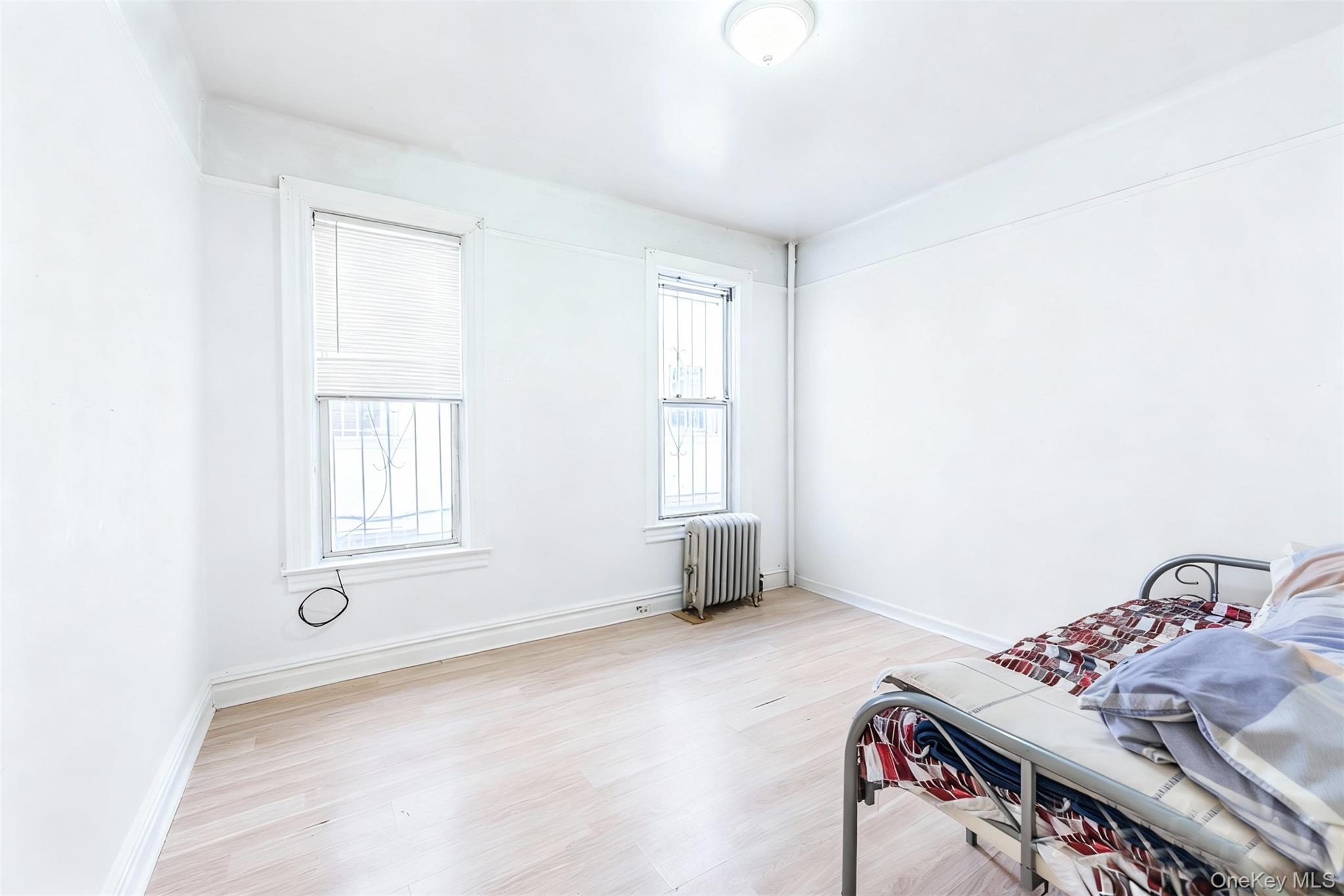 #12 photo, 31-39 84th Street, クイーンズ区 Jackson Heights , NY 11370