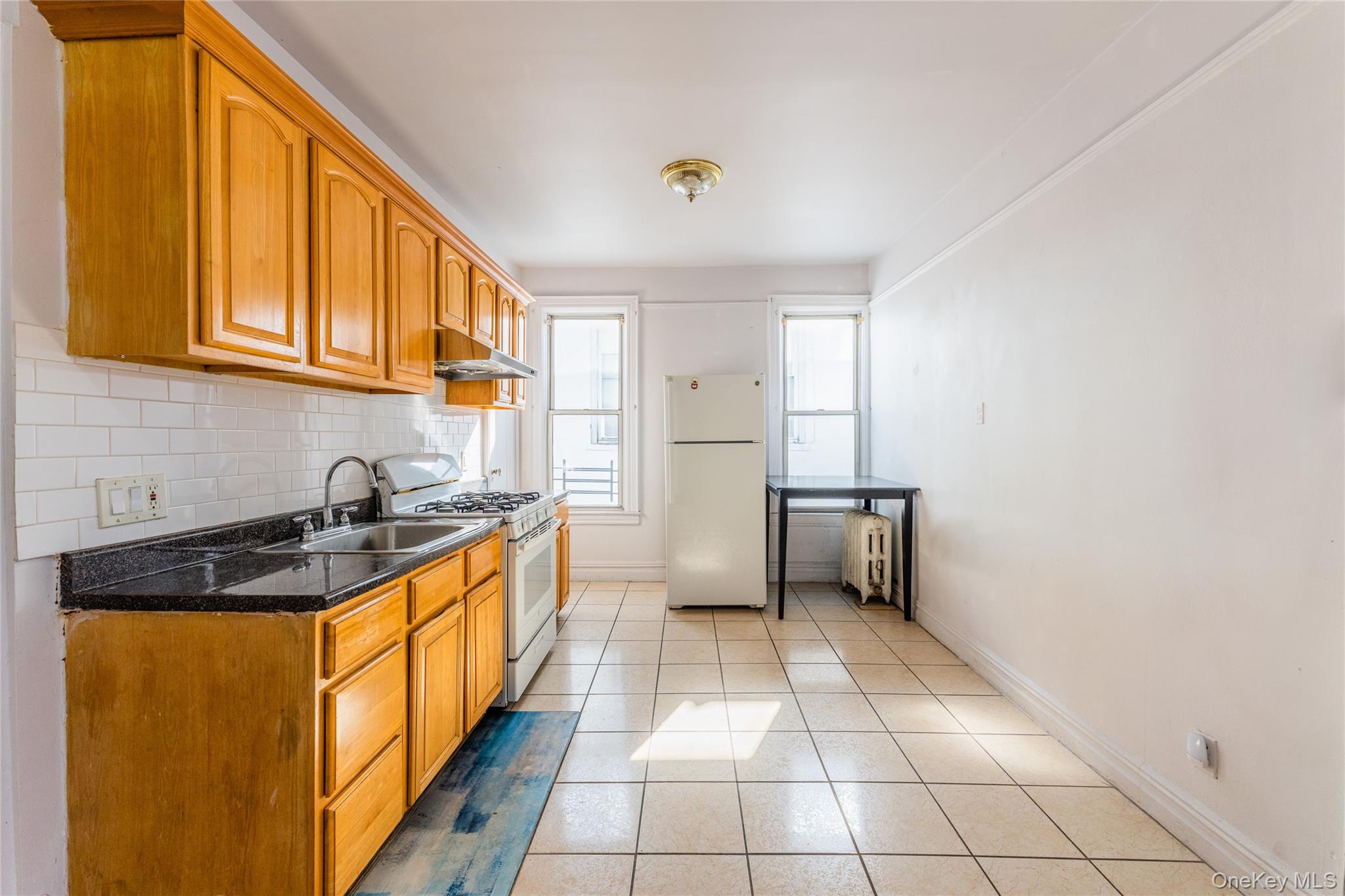 #13 photo, 31-39 84th Street, クイーンズ区 Jackson Heights , NY 11370