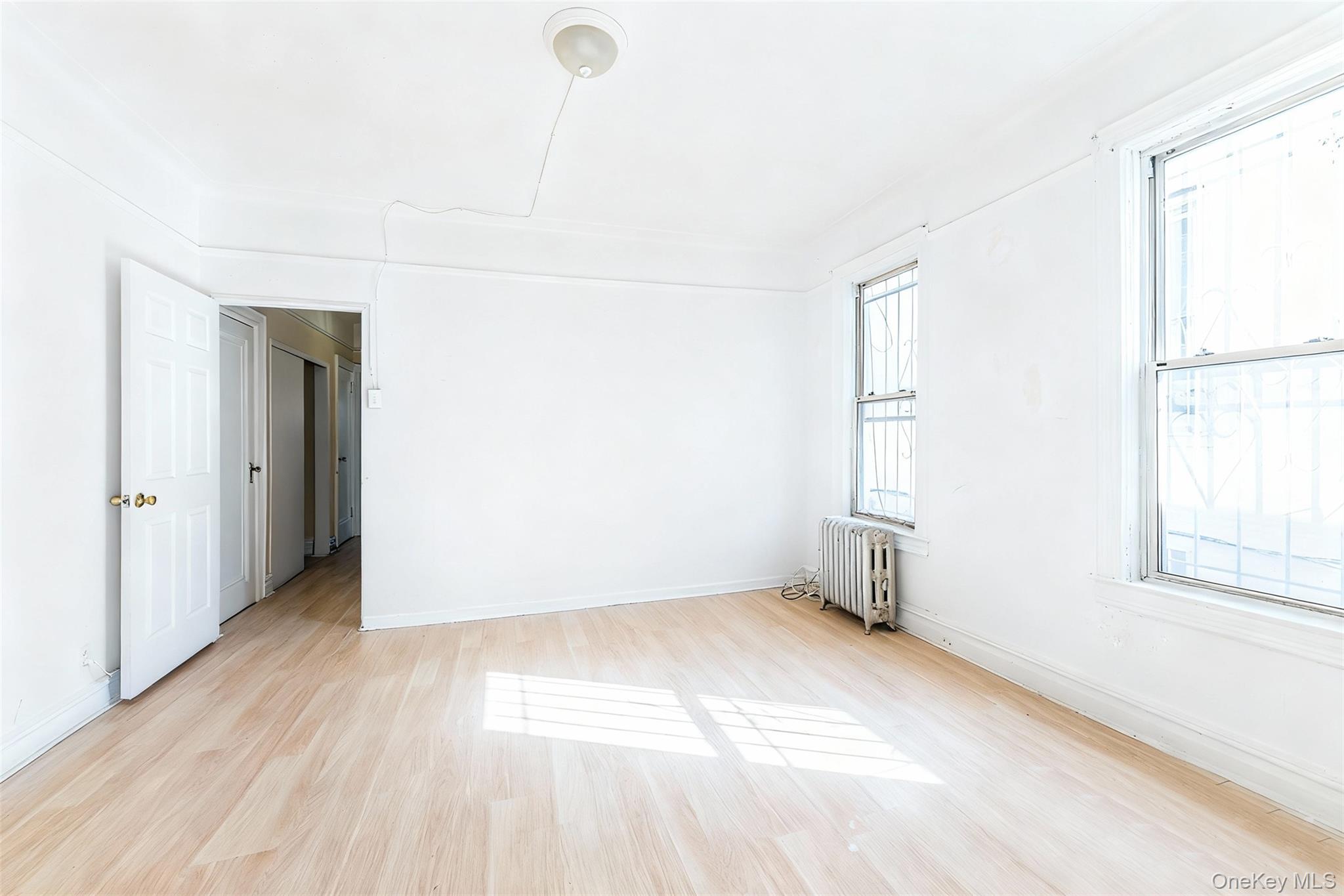 #8 photo, 31-39 84th Street, クイーンズ区 Jackson Heights , NY 11370