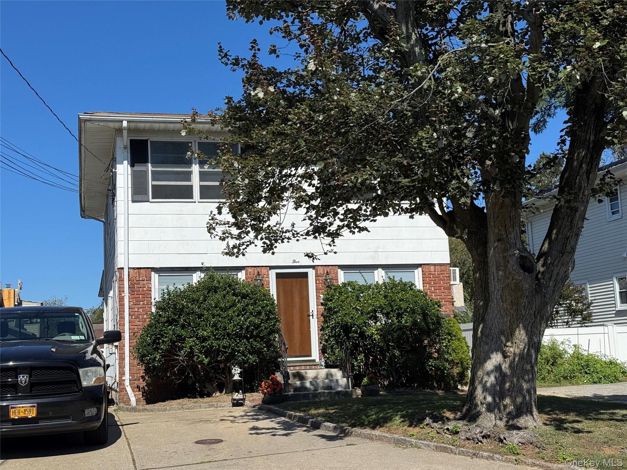 #1 photo, 5 Yennicock Avenue, Port Washington , NY 11050