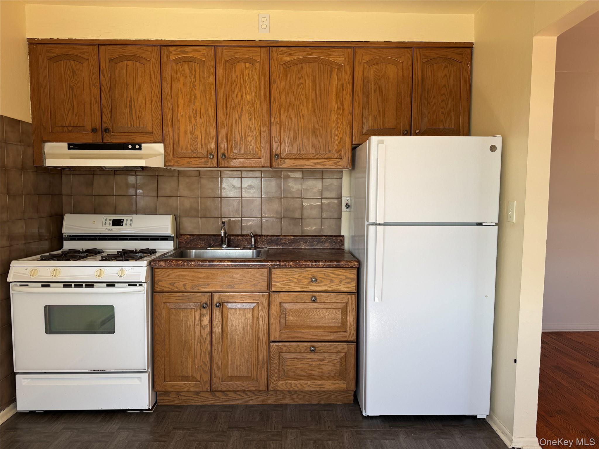 #3 photo, 5 Yennicock Avenue, Port Washington , NY 11050