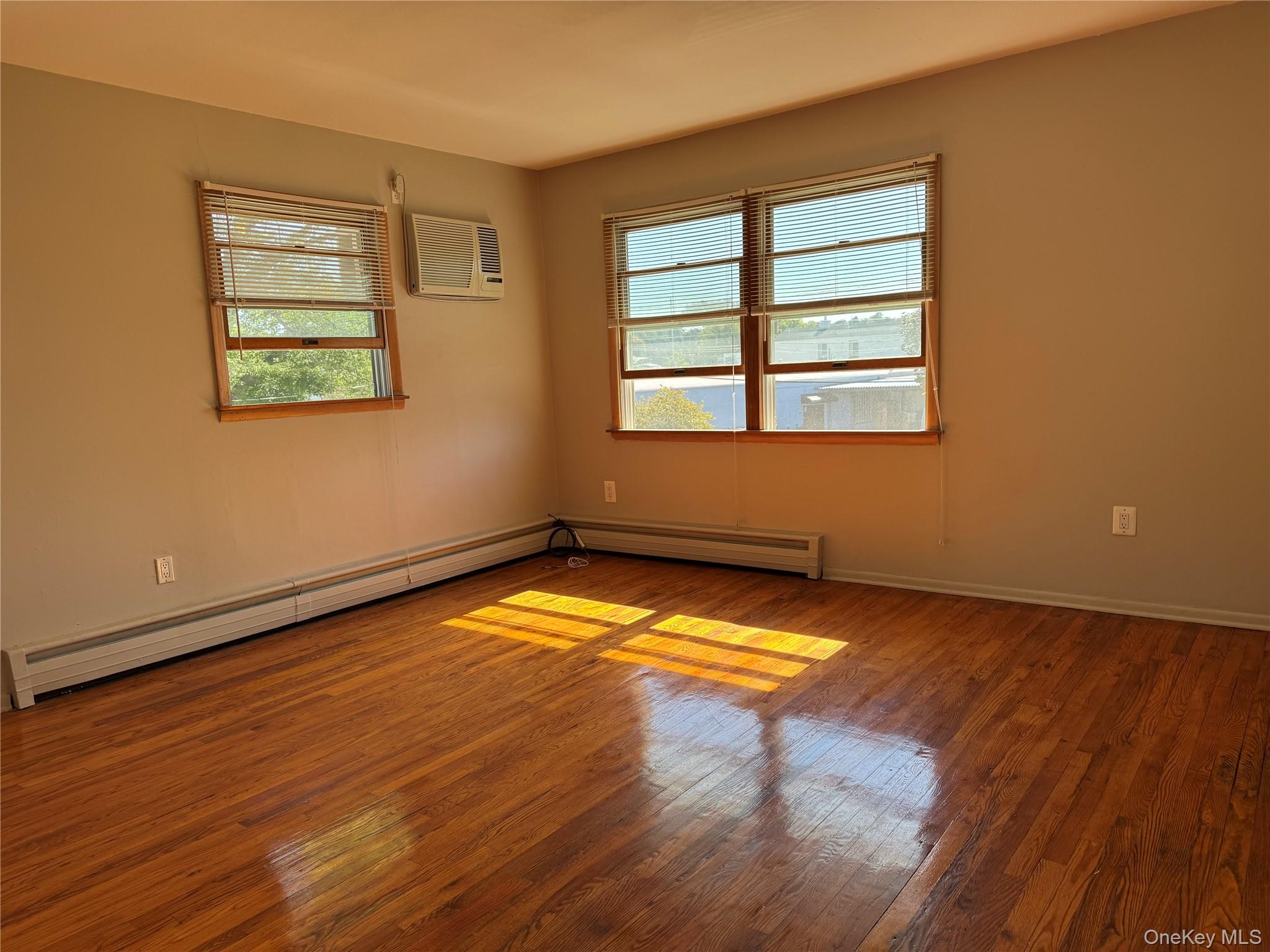 #4 photo, 5 Yennicock Avenue, Port Washington , NY 11050