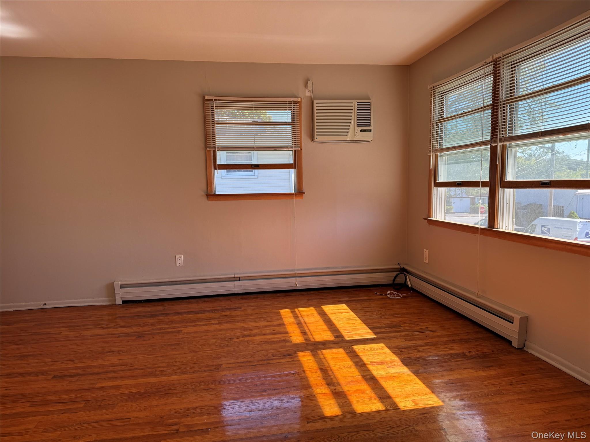 #5 photo, 5 Yennicock Avenue, Port Washington , NY 11050