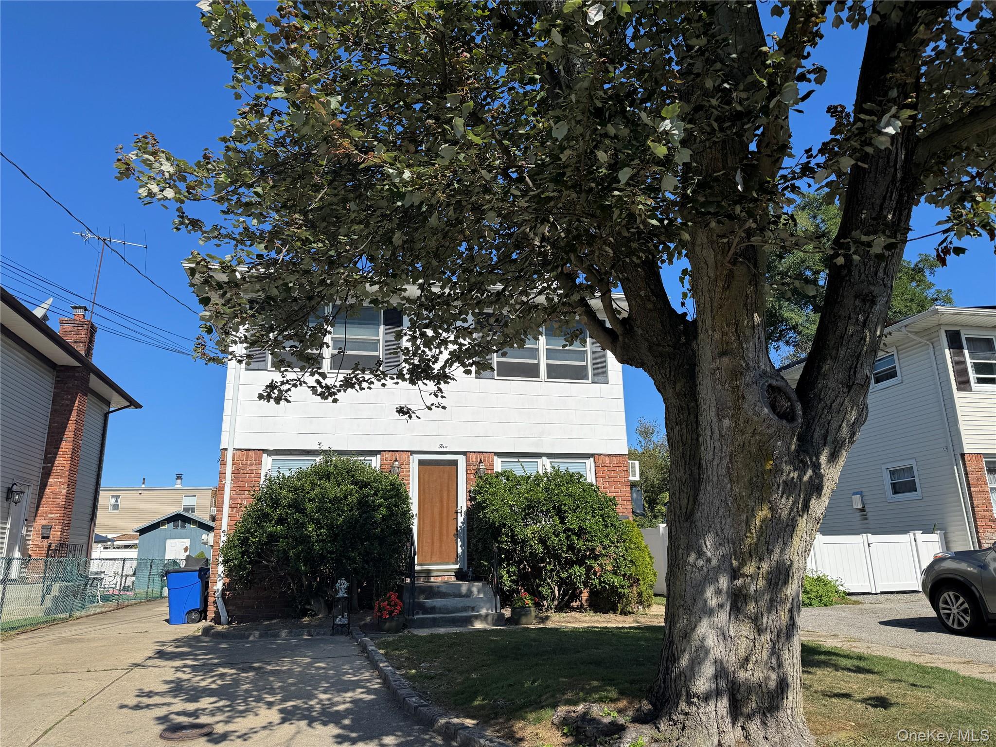 #9 photo, 5 Yennicock Avenue, Port Washington , NY 11050