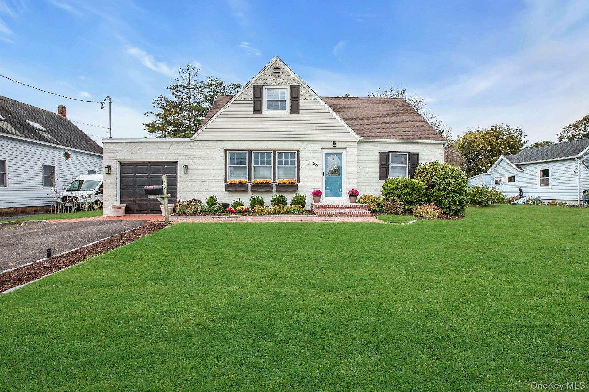 #1 photo, 68 Division Avenue, सफ़ोक काउंटी West Sayville , NY 11796