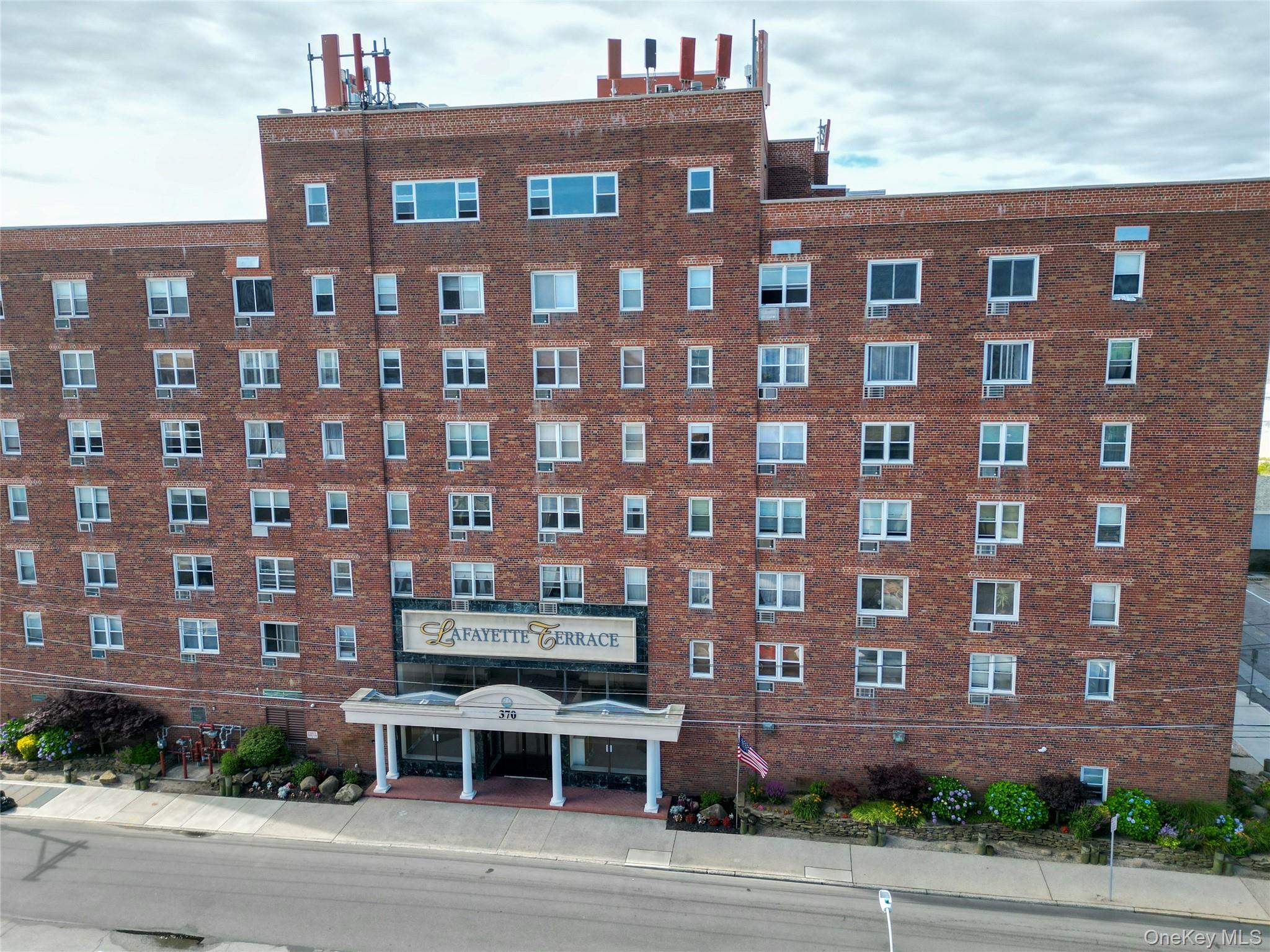 #1 photo, 370 W Broadway, ナッソー郡 Long Beach , NY 11561