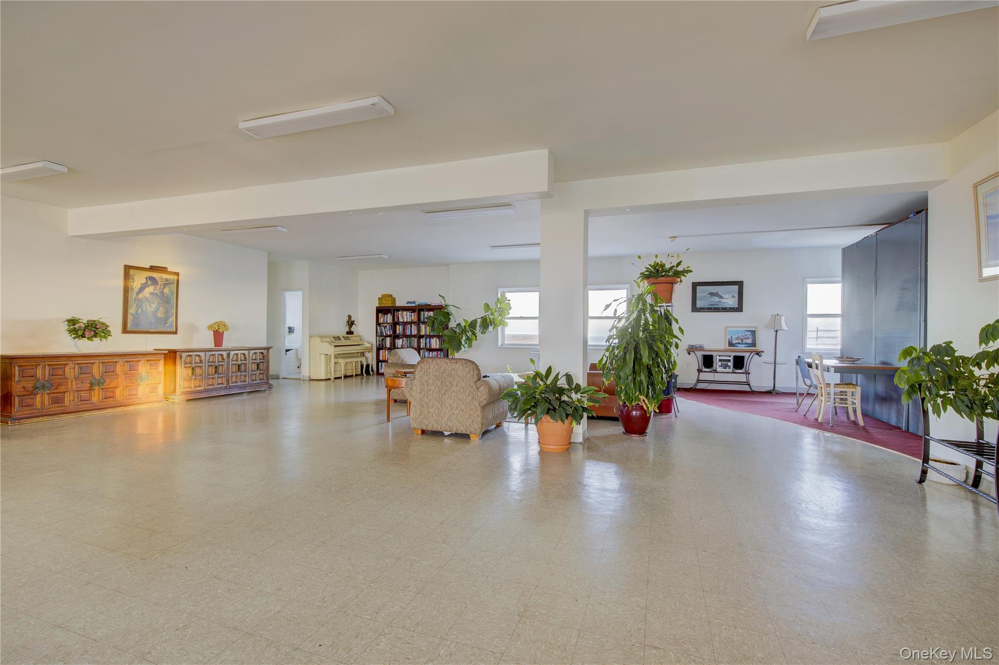 #12 photo, 370 W Broadway, ナッソー郡 Long Beach , NY 11561