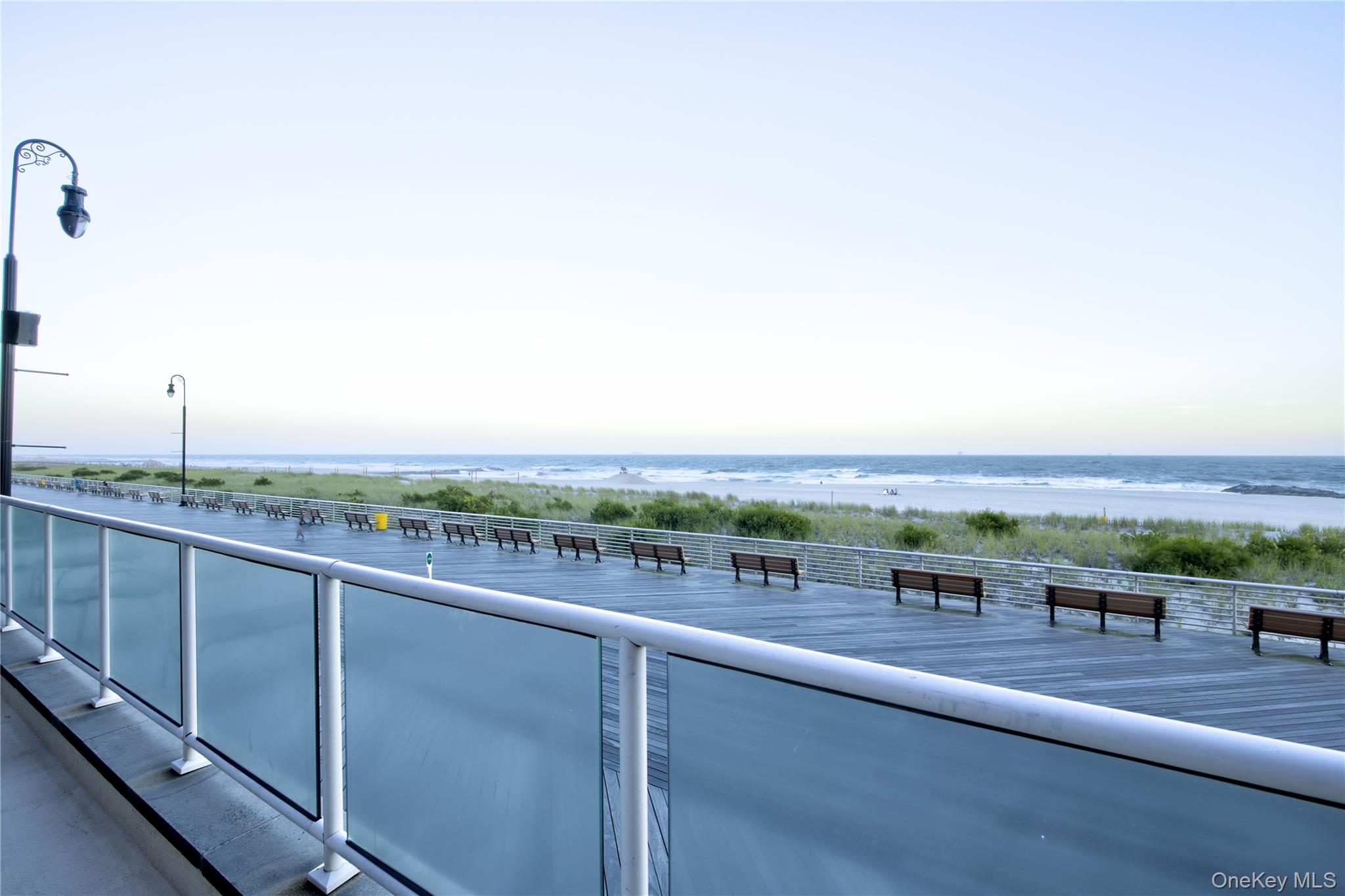 #15 photo, 370 W Broadway, ナッソー郡 Long Beach , NY 11561